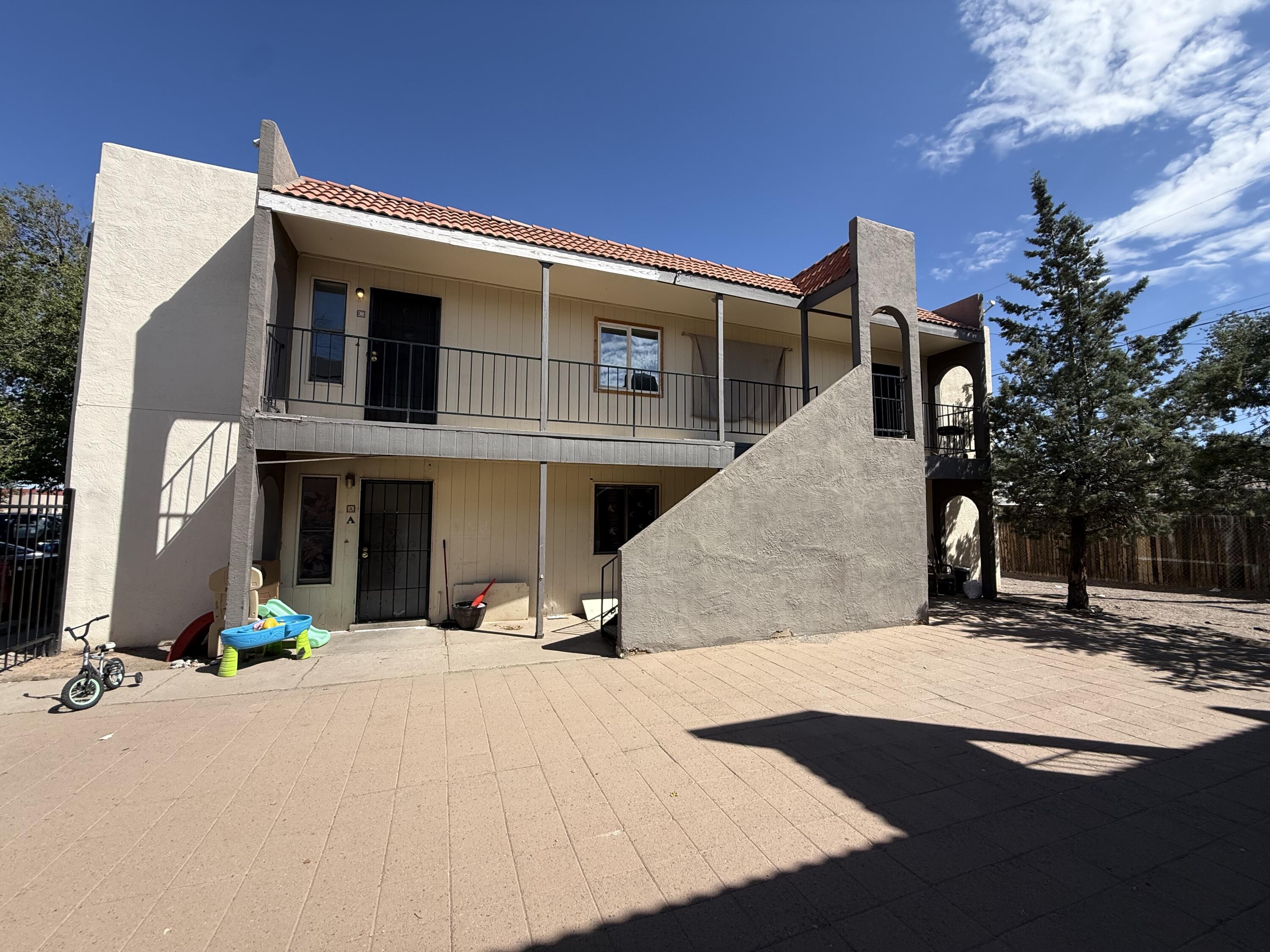 Photo 2 — 532 Palomas Drive SE