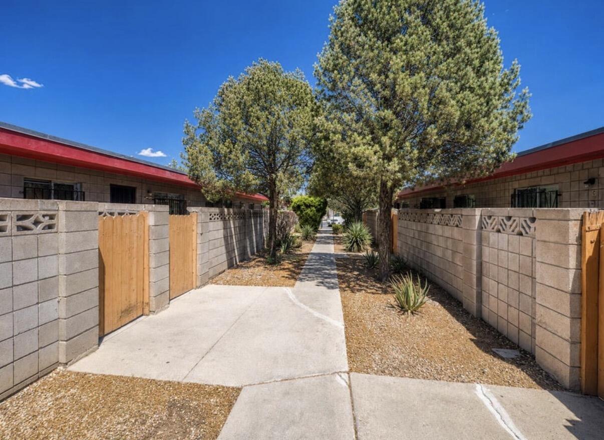 Photo 2 — 609-641 Mesilla Street SE