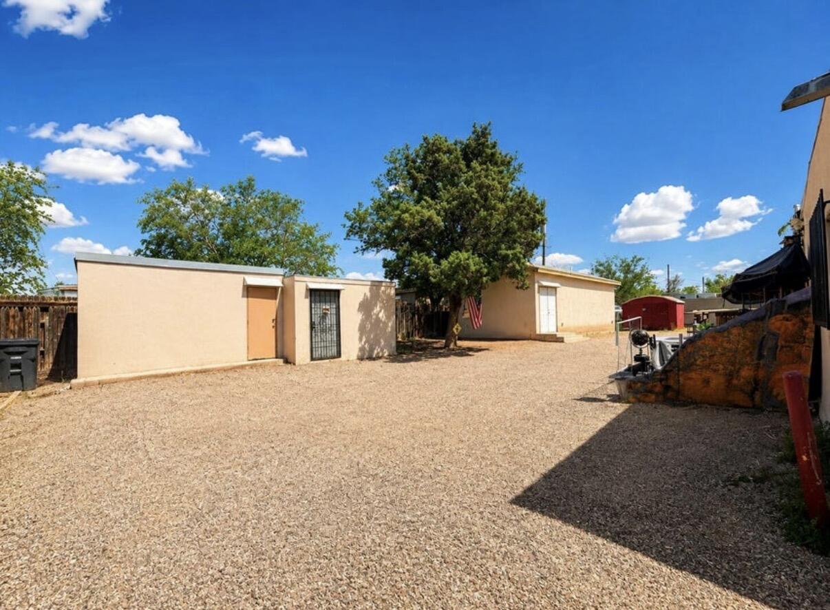 Photo 11 — 609-641 Mesilla Street SE