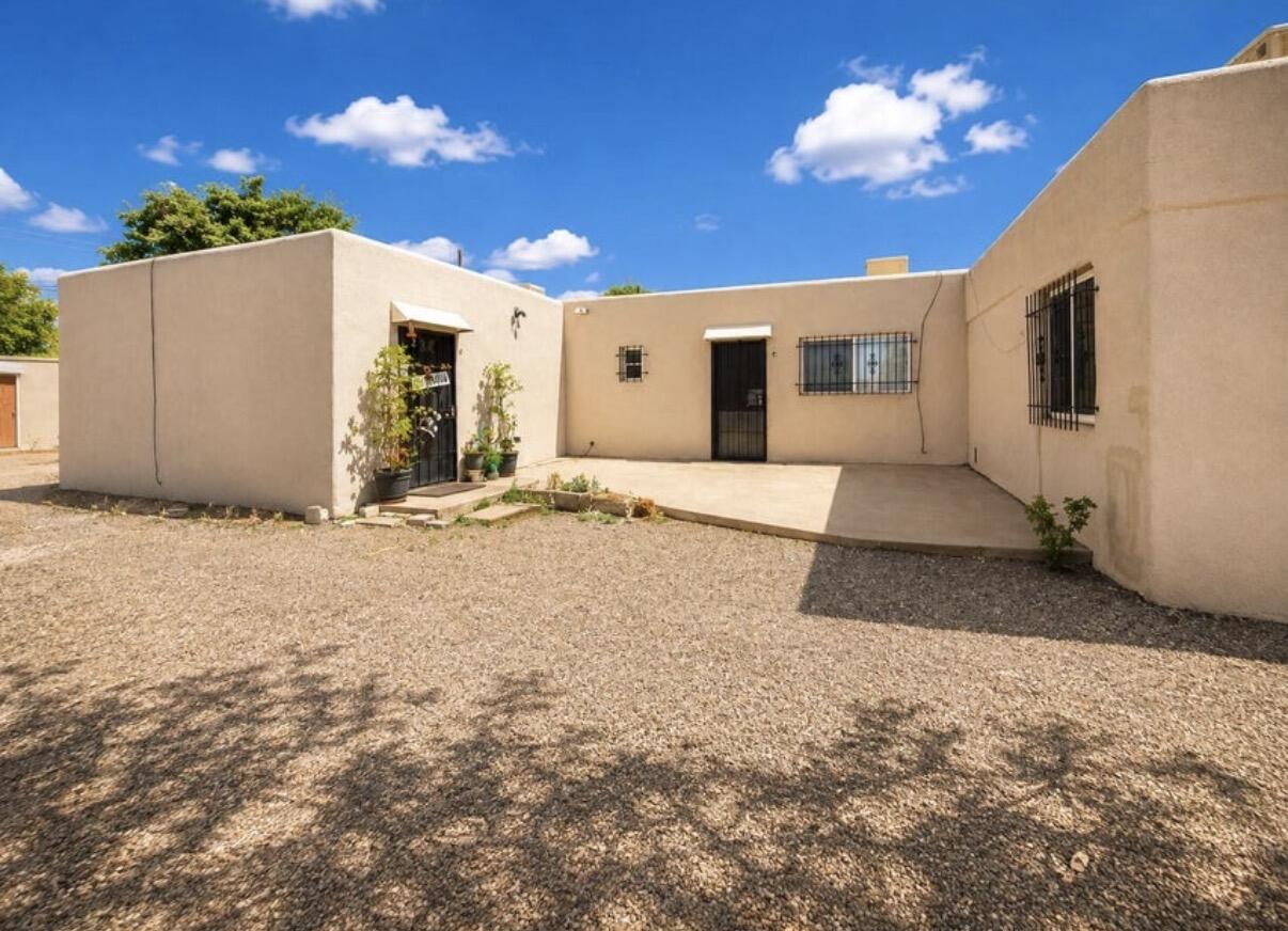 Photo 10 — 609-641 Mesilla Street SE