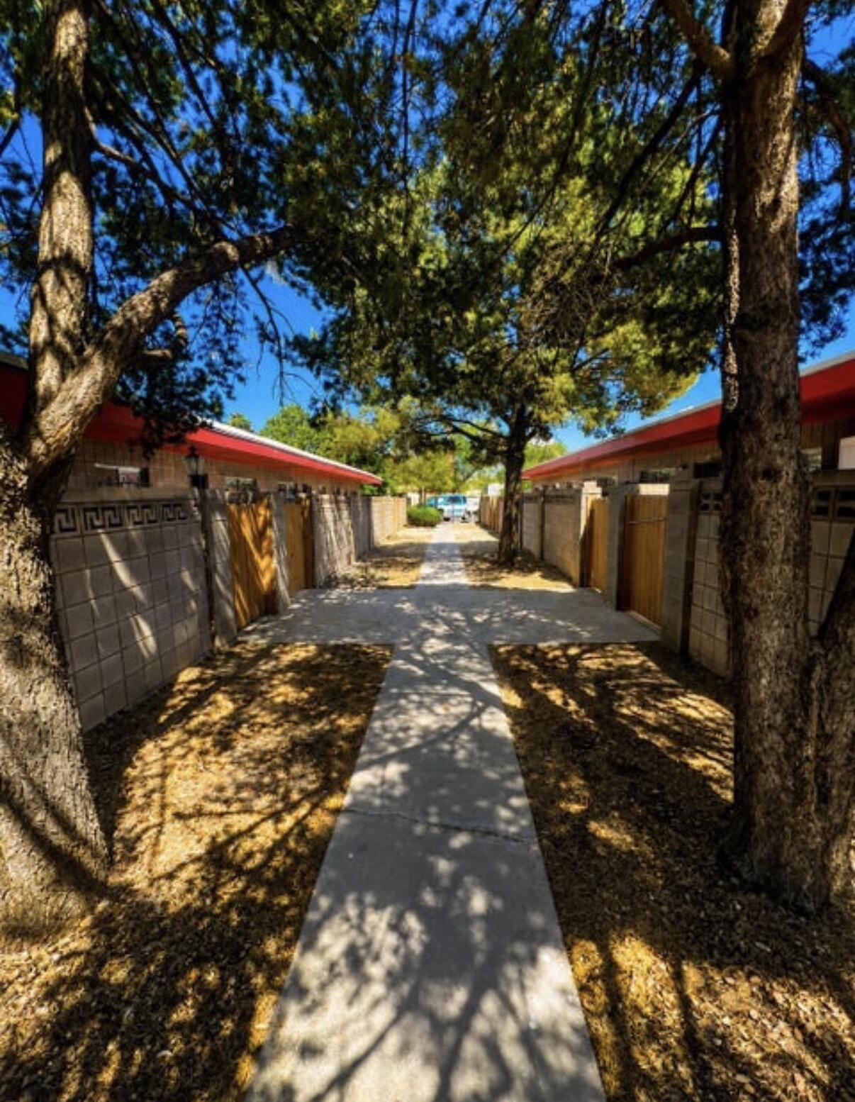 Photo 5 — 609-641 Mesilla Street SE