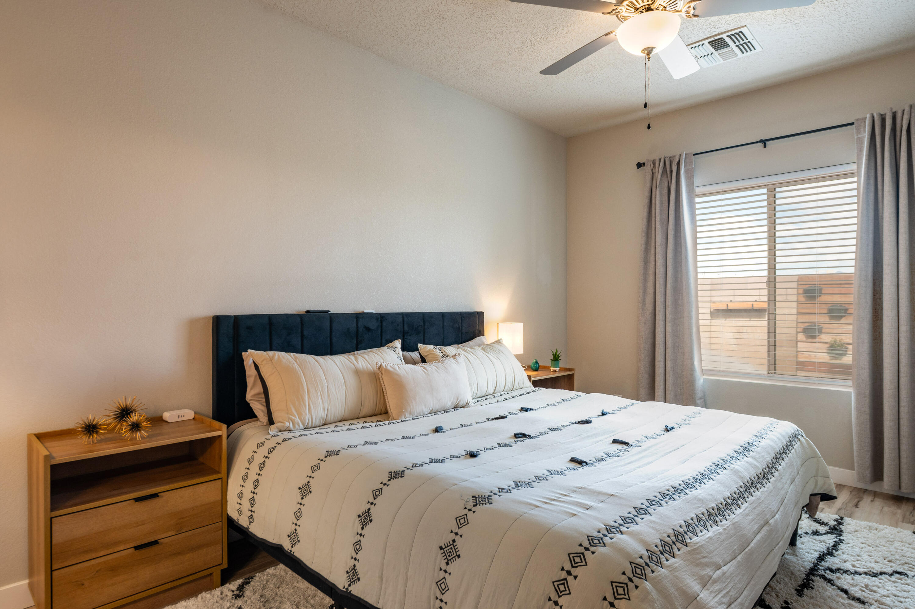 Photo 18 — 7501 Prickly Brush Street NW