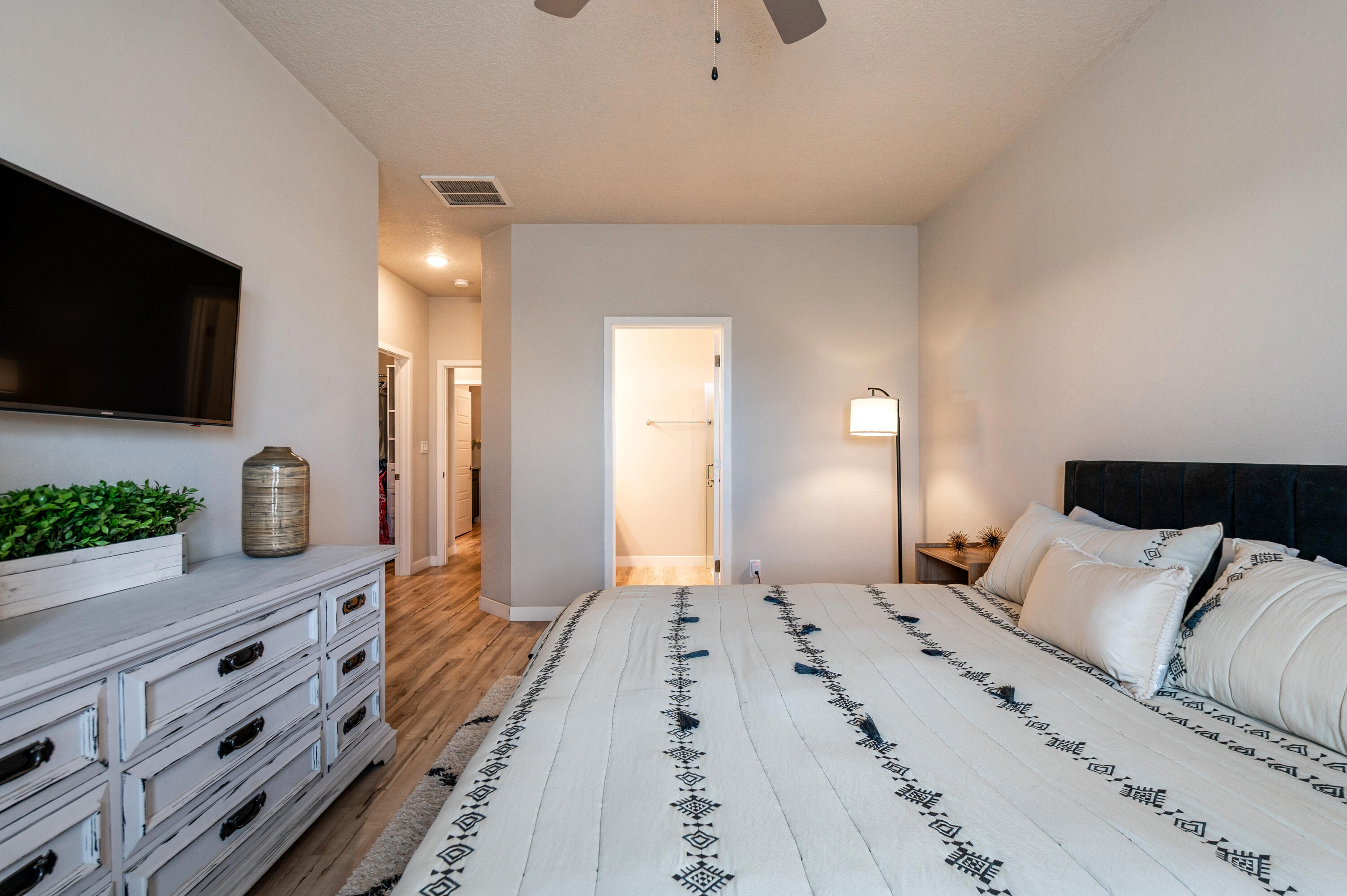 Photo 17 — 7501 Prickly Brush Street NW