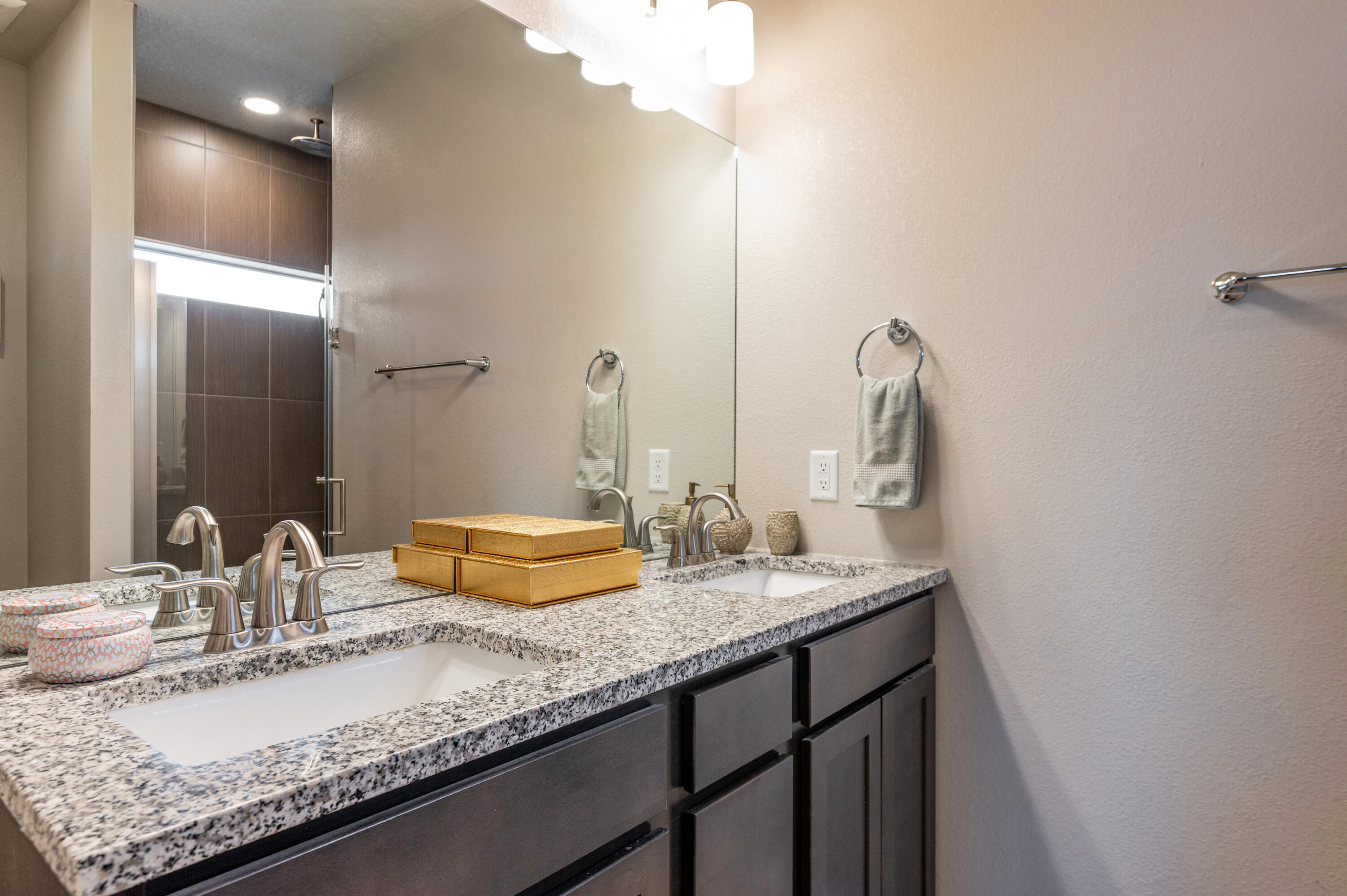 Photo 16 — 7501 Prickly Brush Street NW