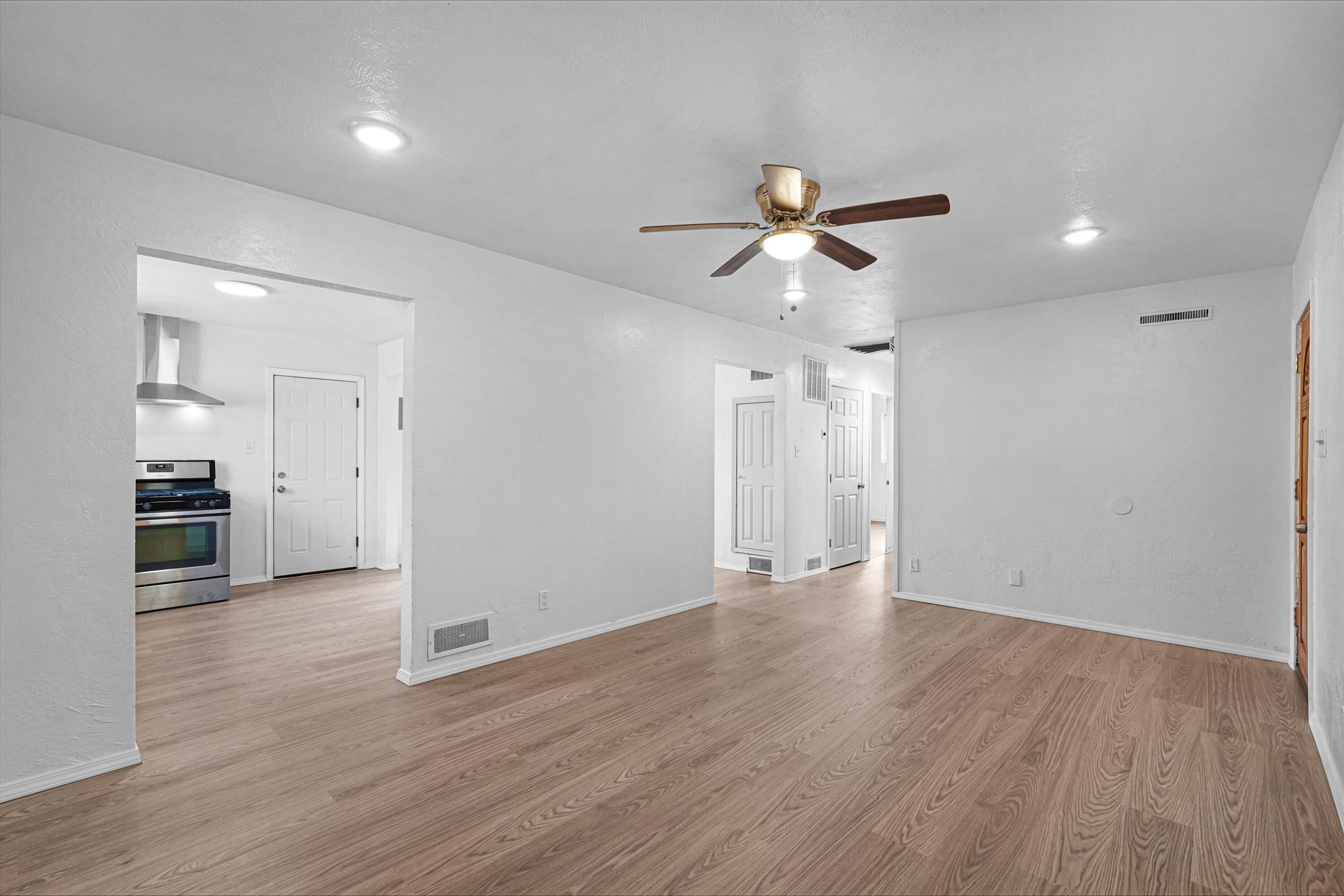 Photo 20 — 2346 Valencia Drive NE