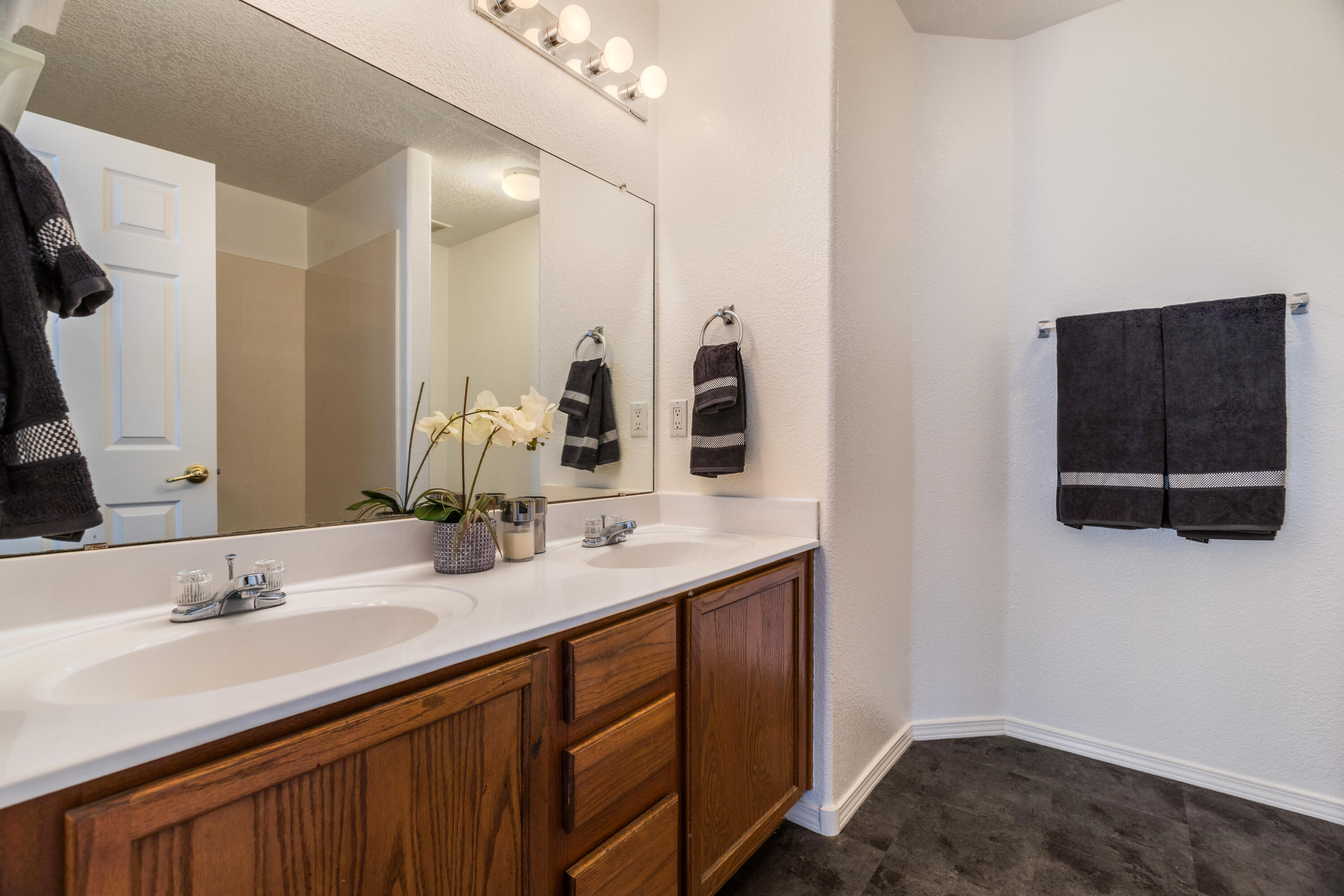 Photo 13 — 601 Menaul Boulevard NE UNIT 3603