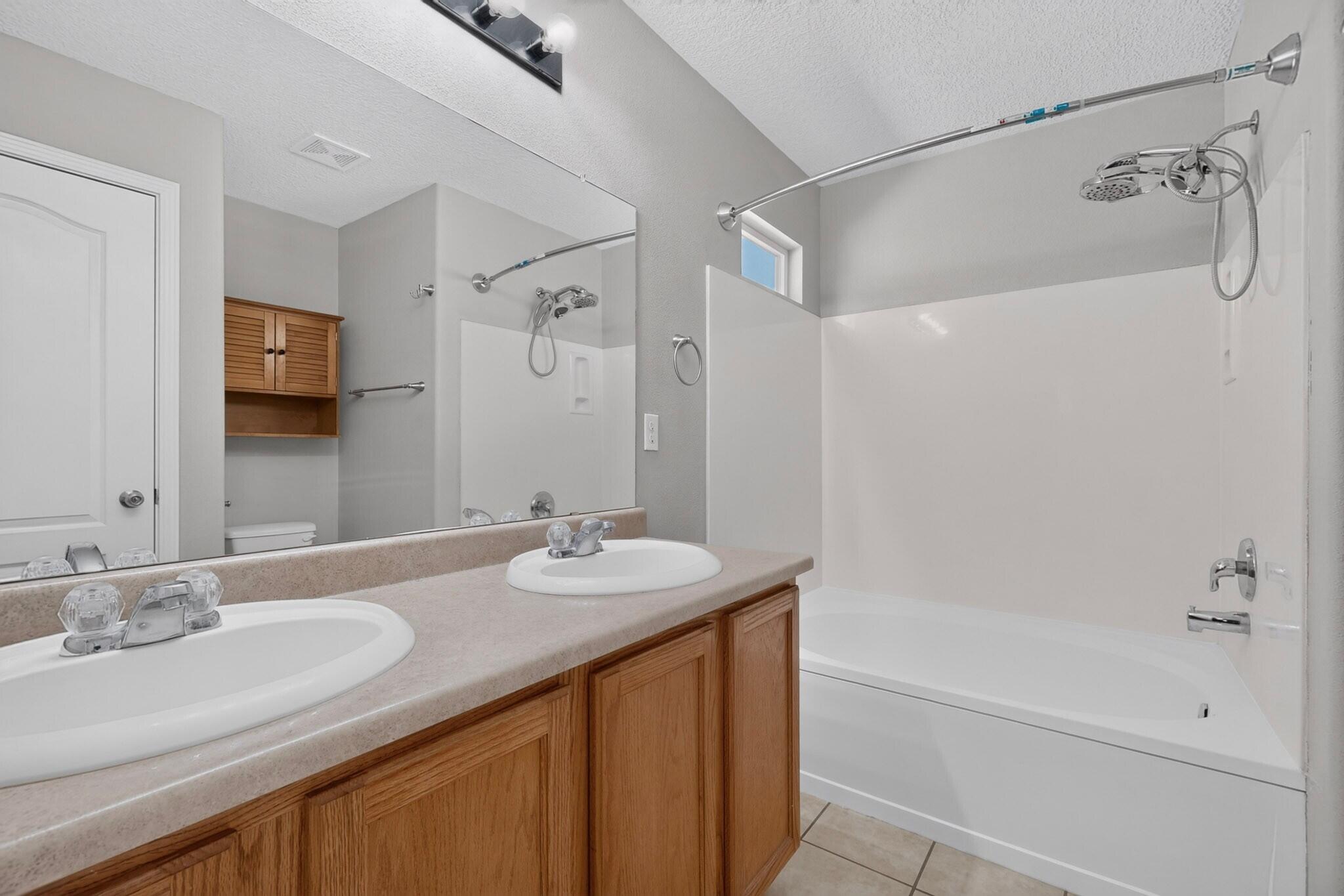 Photo 9 — 951 Spring Valley Road NE
