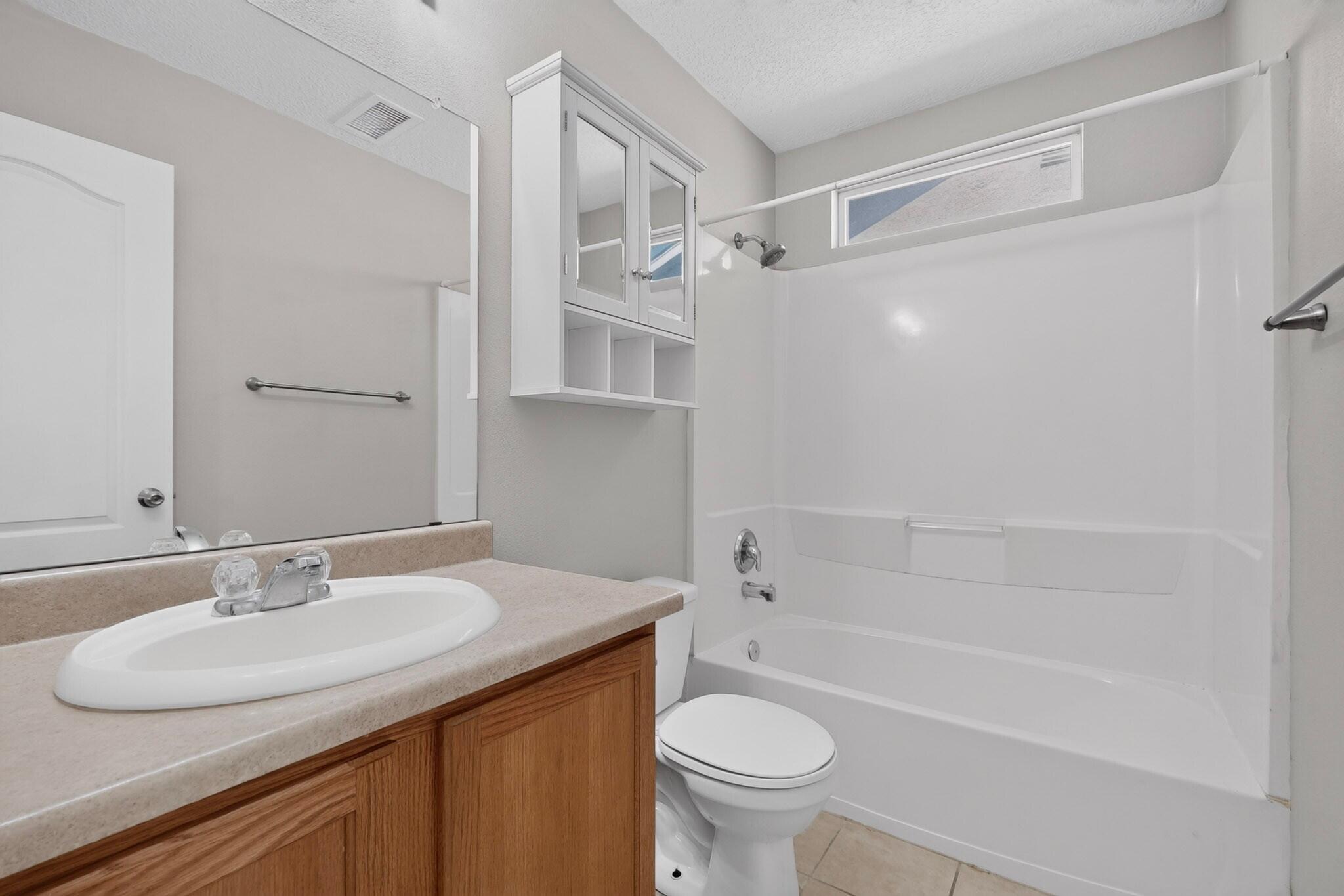 Photo 17 — 951 Spring Valley Road NE