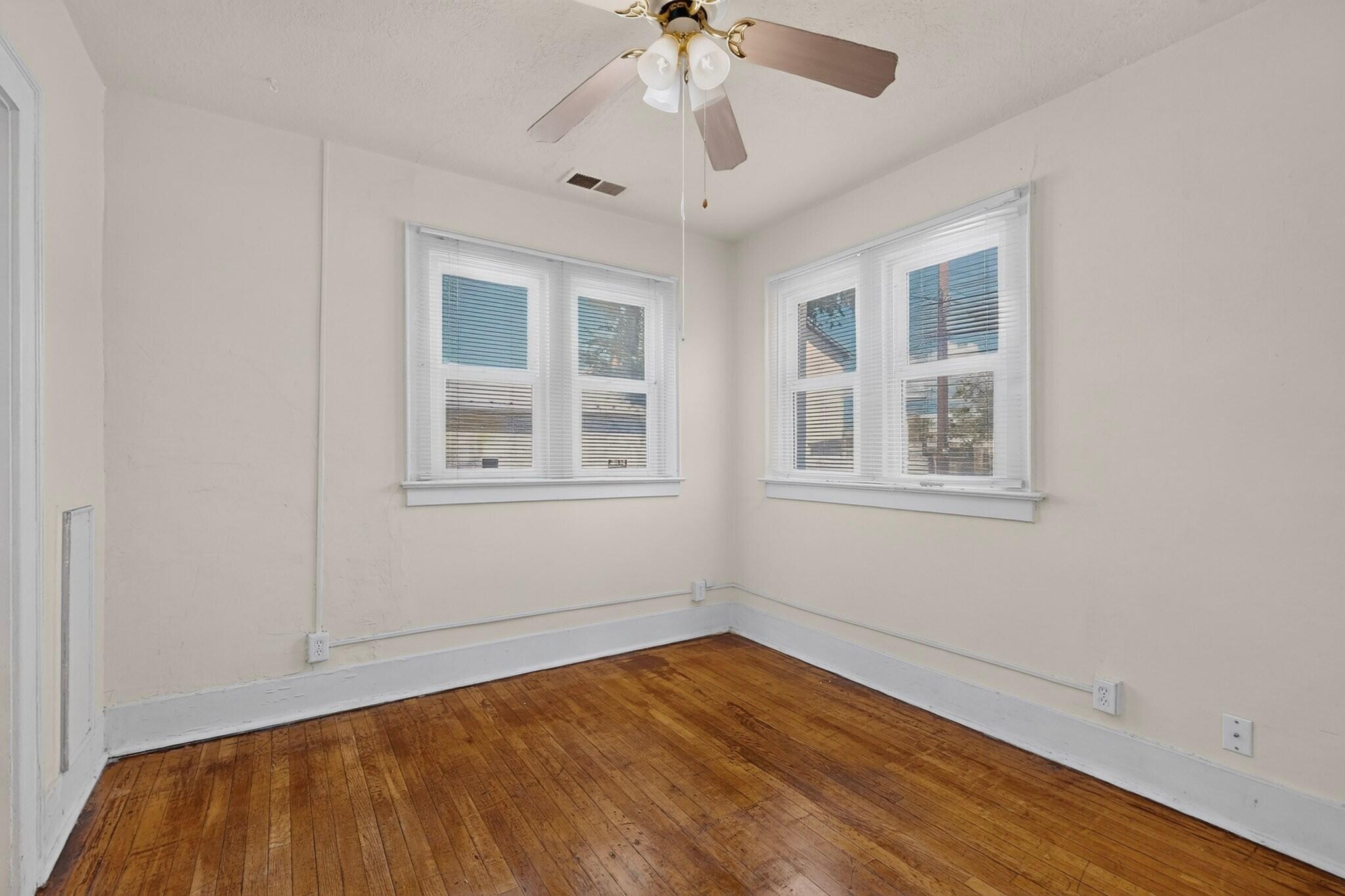 Photo 20 — 816 6th Street NW
