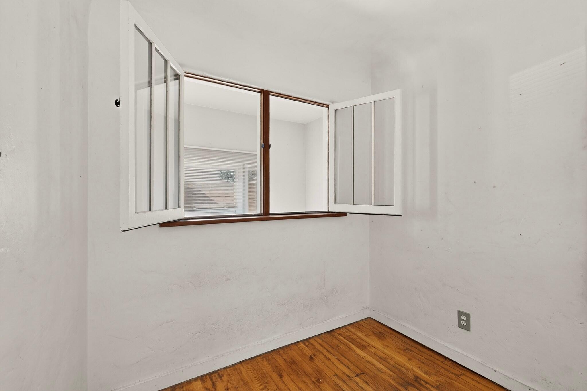Photo 8 — 816 6th Street NW