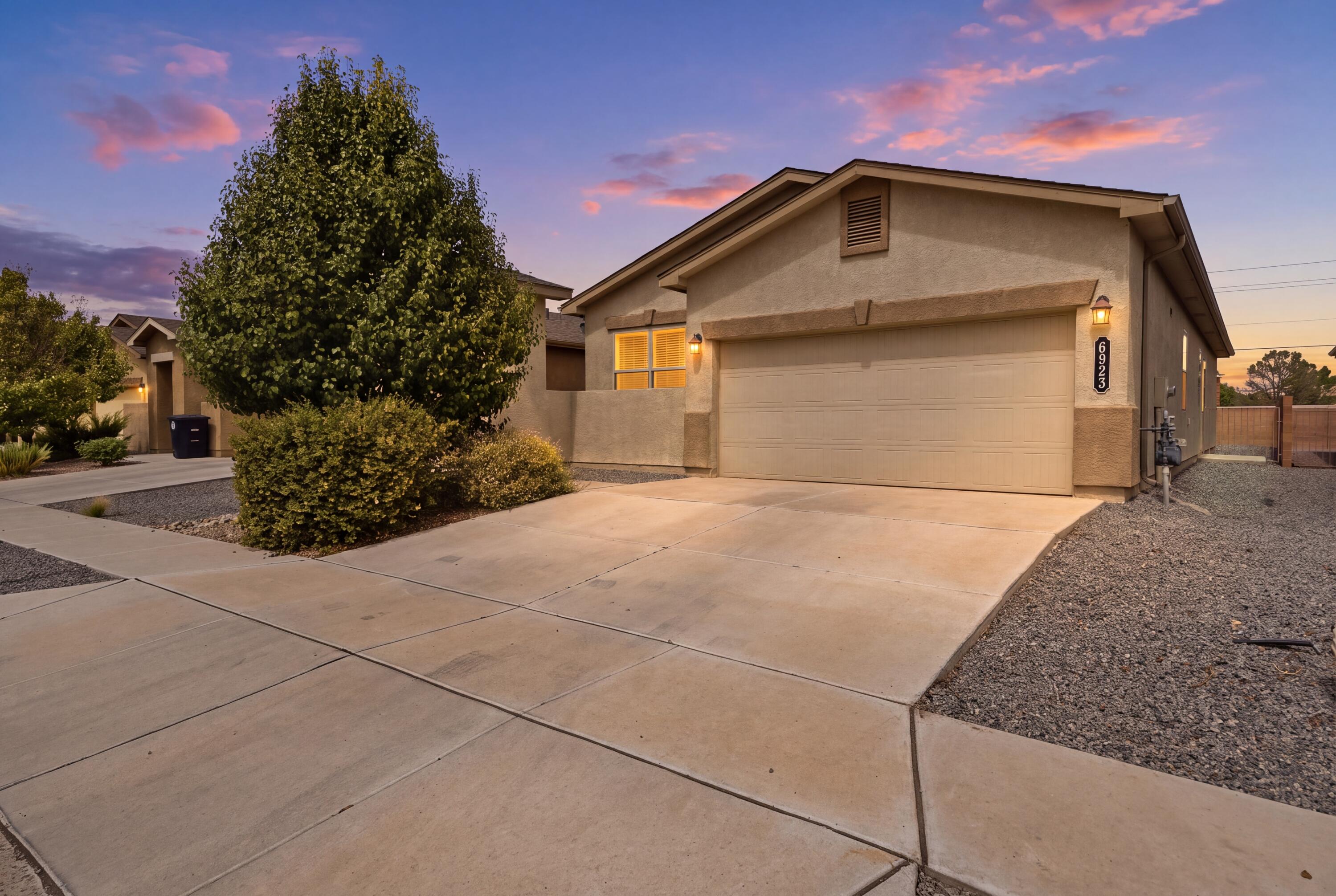 6923 Silver Moon Road NW, Albuquerque, NM 87114