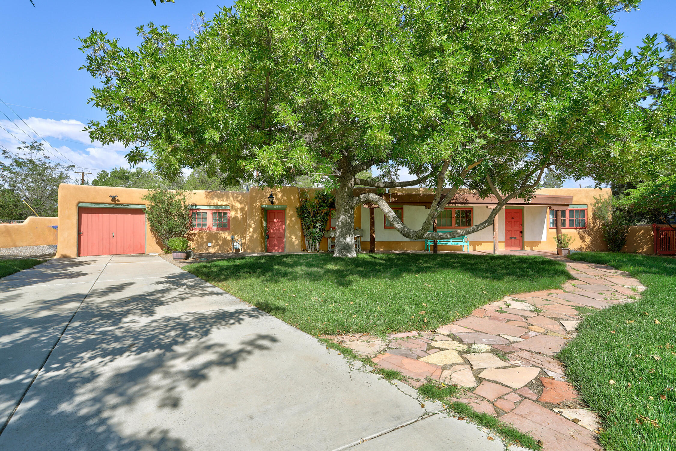 5 Chacon Place NW, Albuquerque, NM 87104
