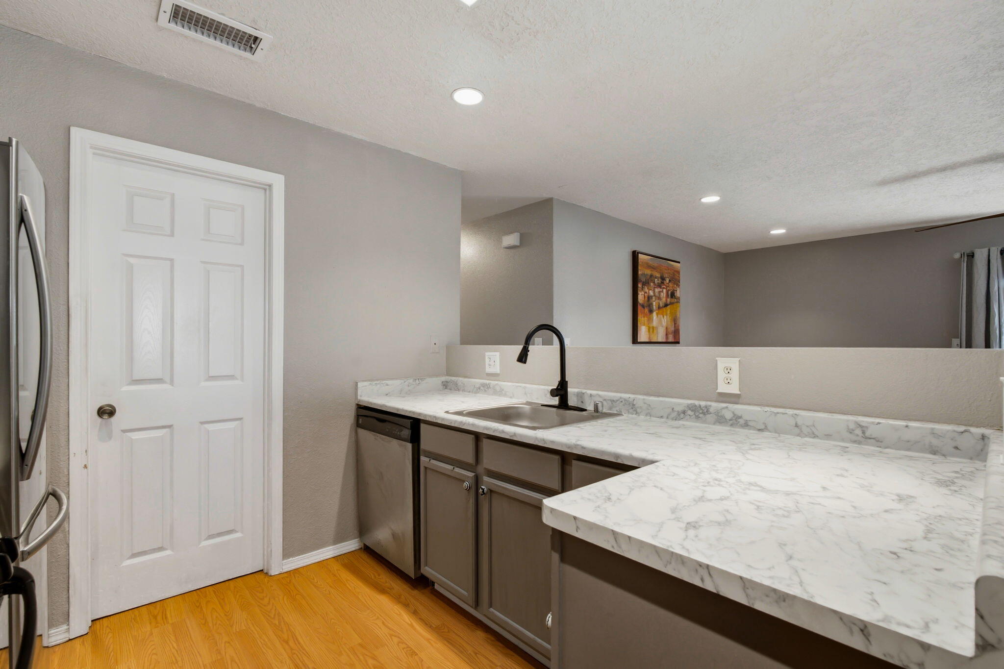 Photo 14 — 4801 Irving Boulevard NW UNIT 2404