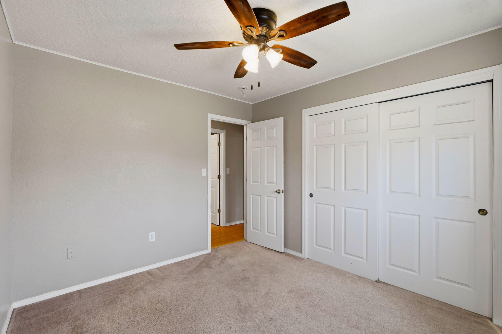 Photo 7 — 4801 Irving Boulevard NW UNIT 2404