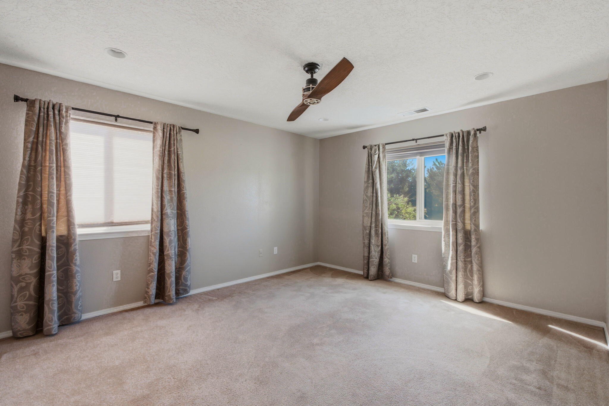 Photo 4 — 4801 Irving Boulevard NW UNIT 2404