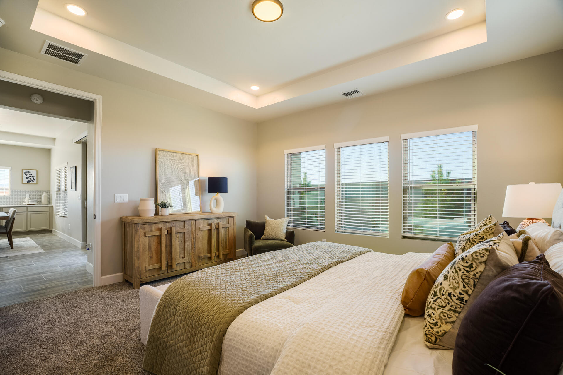 Photo 2 — 2777 Seaforth Circle NE