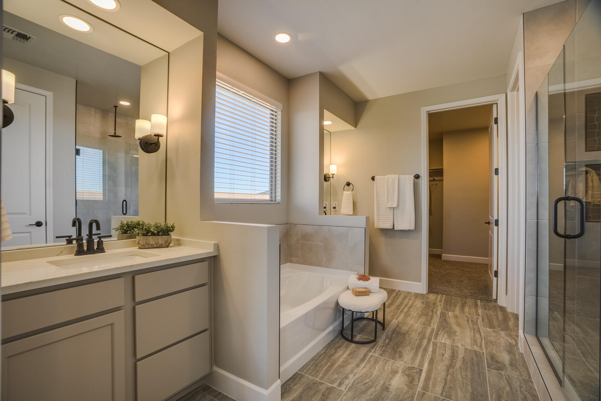 Photo 3 — 2777 Seaforth Circle NE