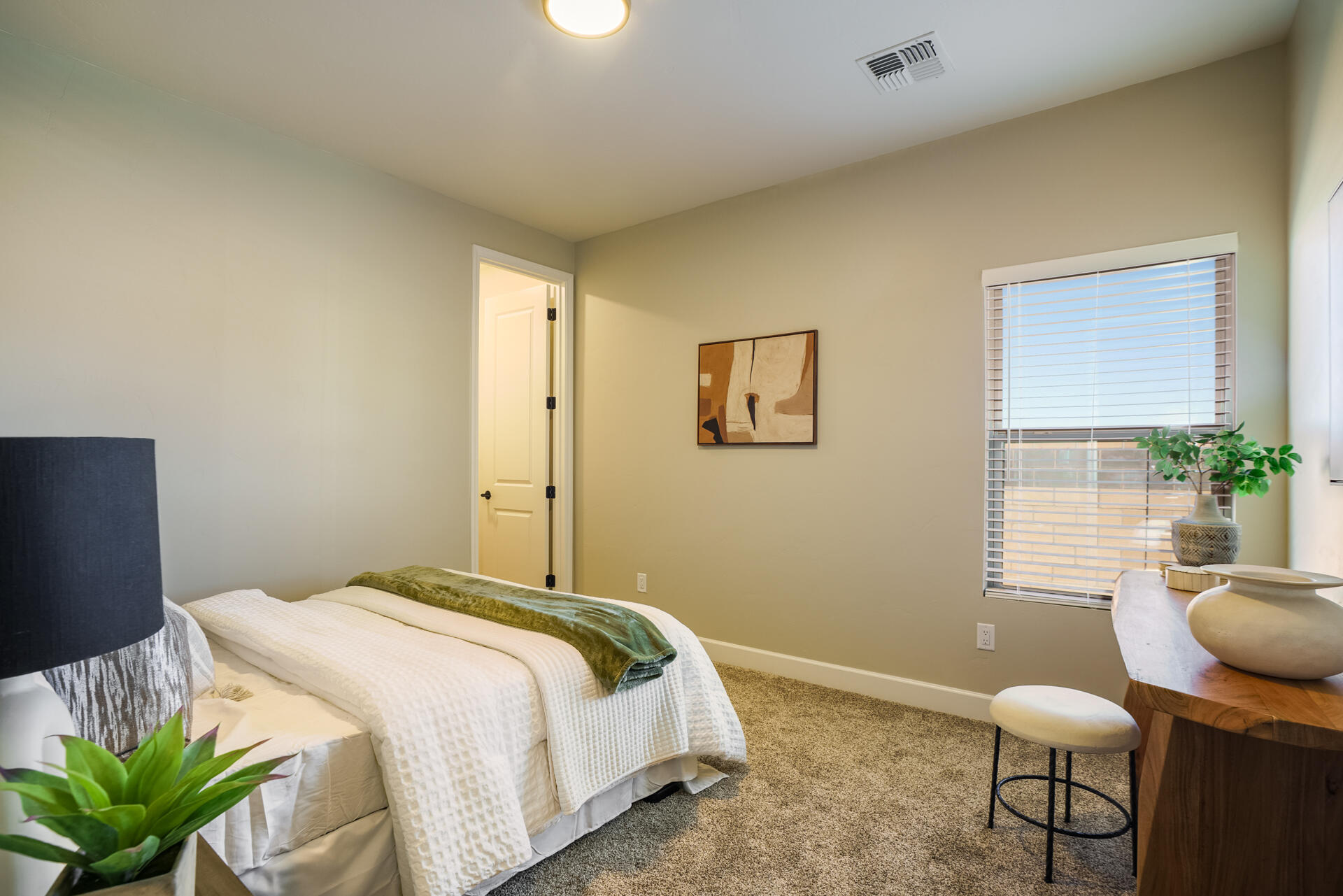 Photo 5 — 2777 Seaforth Circle NE