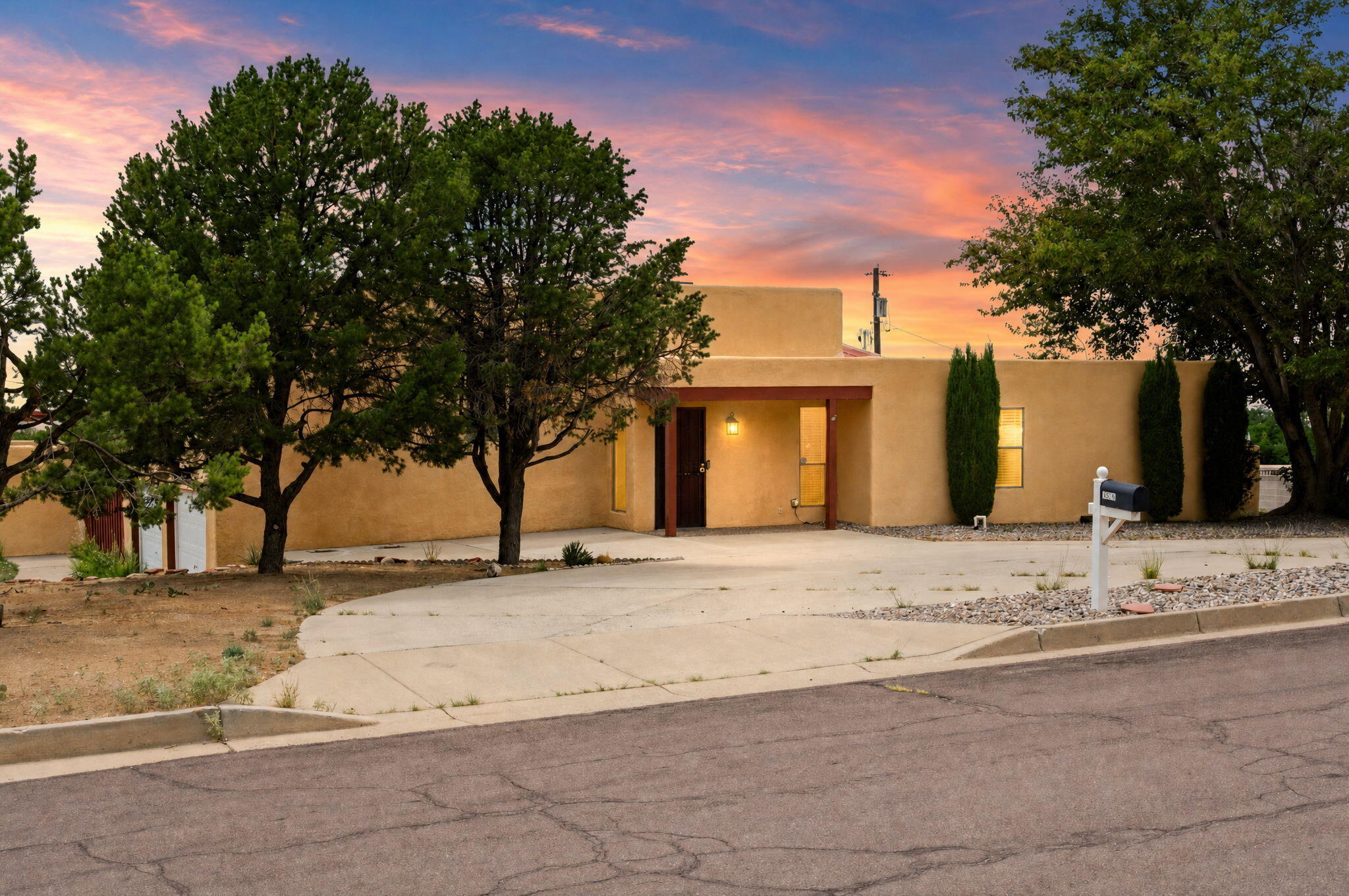14326 Oakwood Place NE, Albuquerque, NM 87123