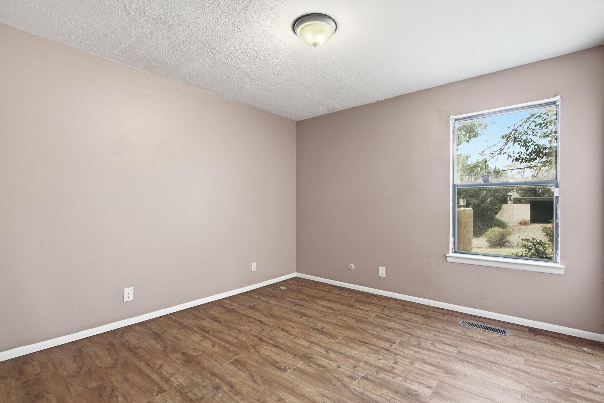 Photo 3 — 14326 Oakwood Place NE