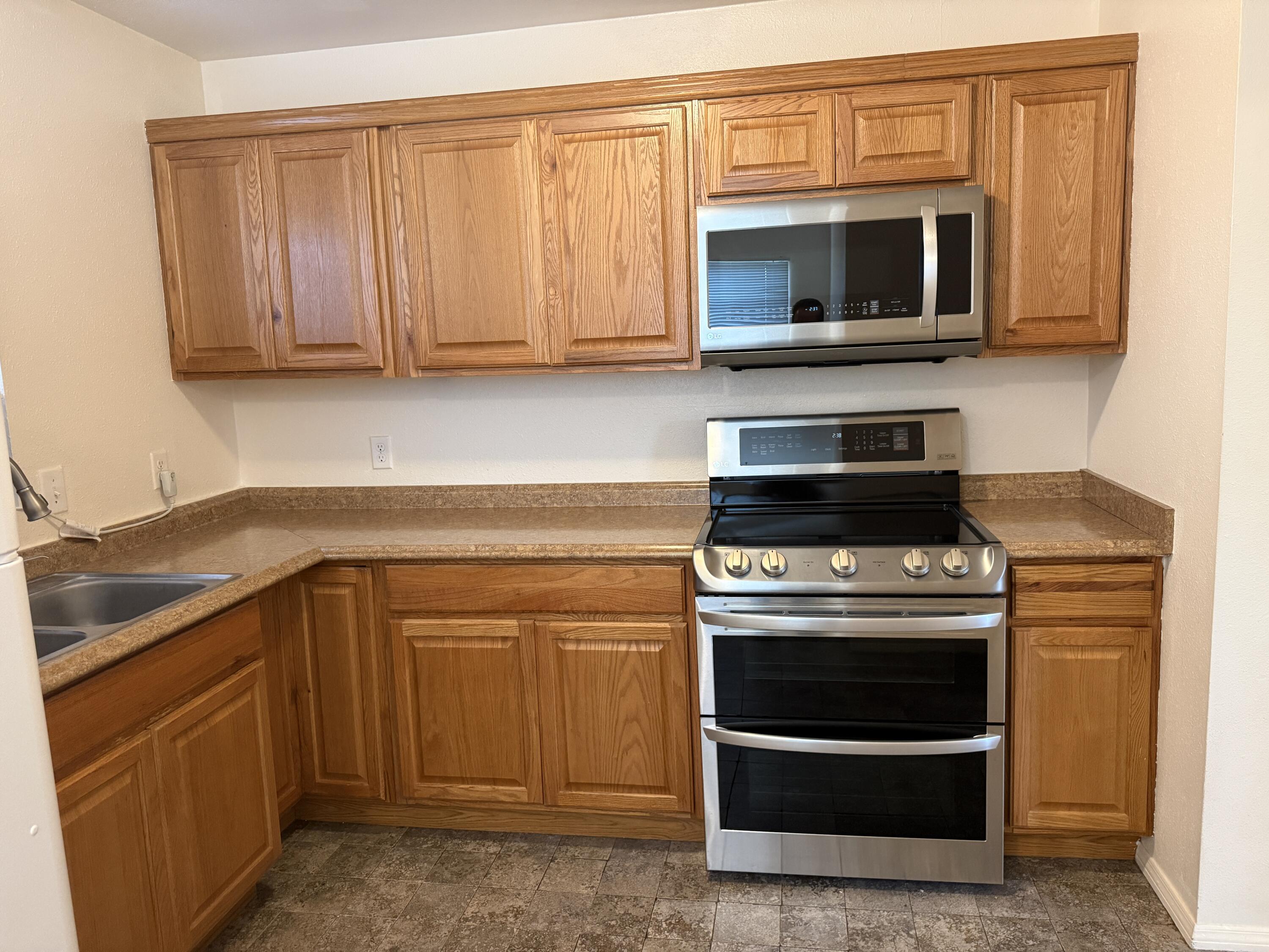 Photo 7 — 412 S 6th Street A