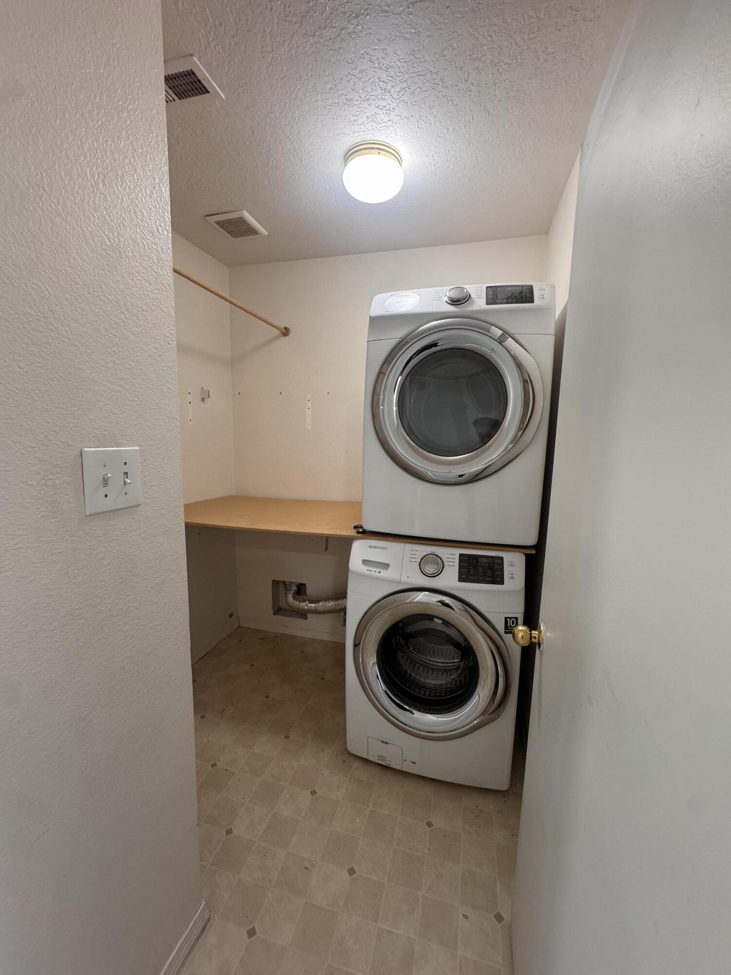 Photo 6 — 704 Glacier Bay Street SE
