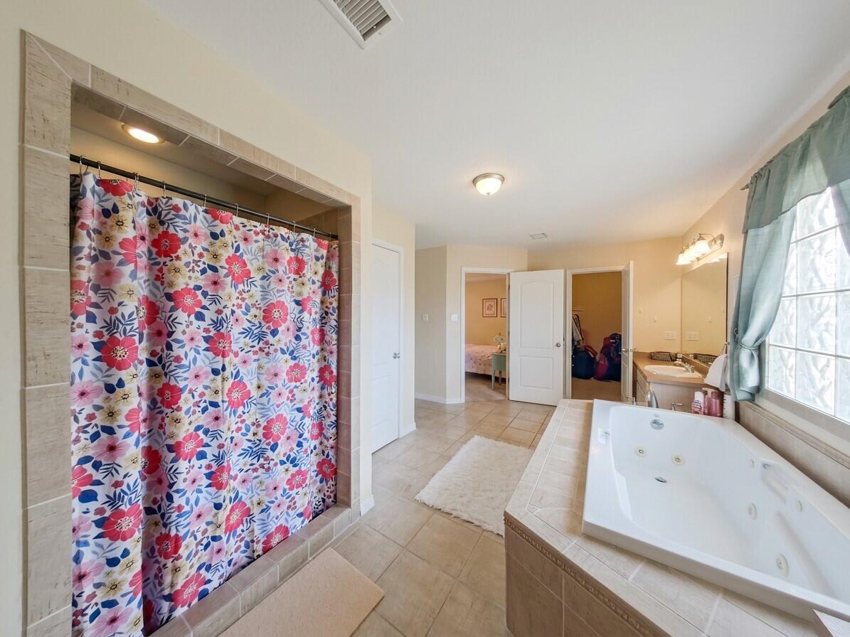 Photo 2 — 1107 Harriett Street