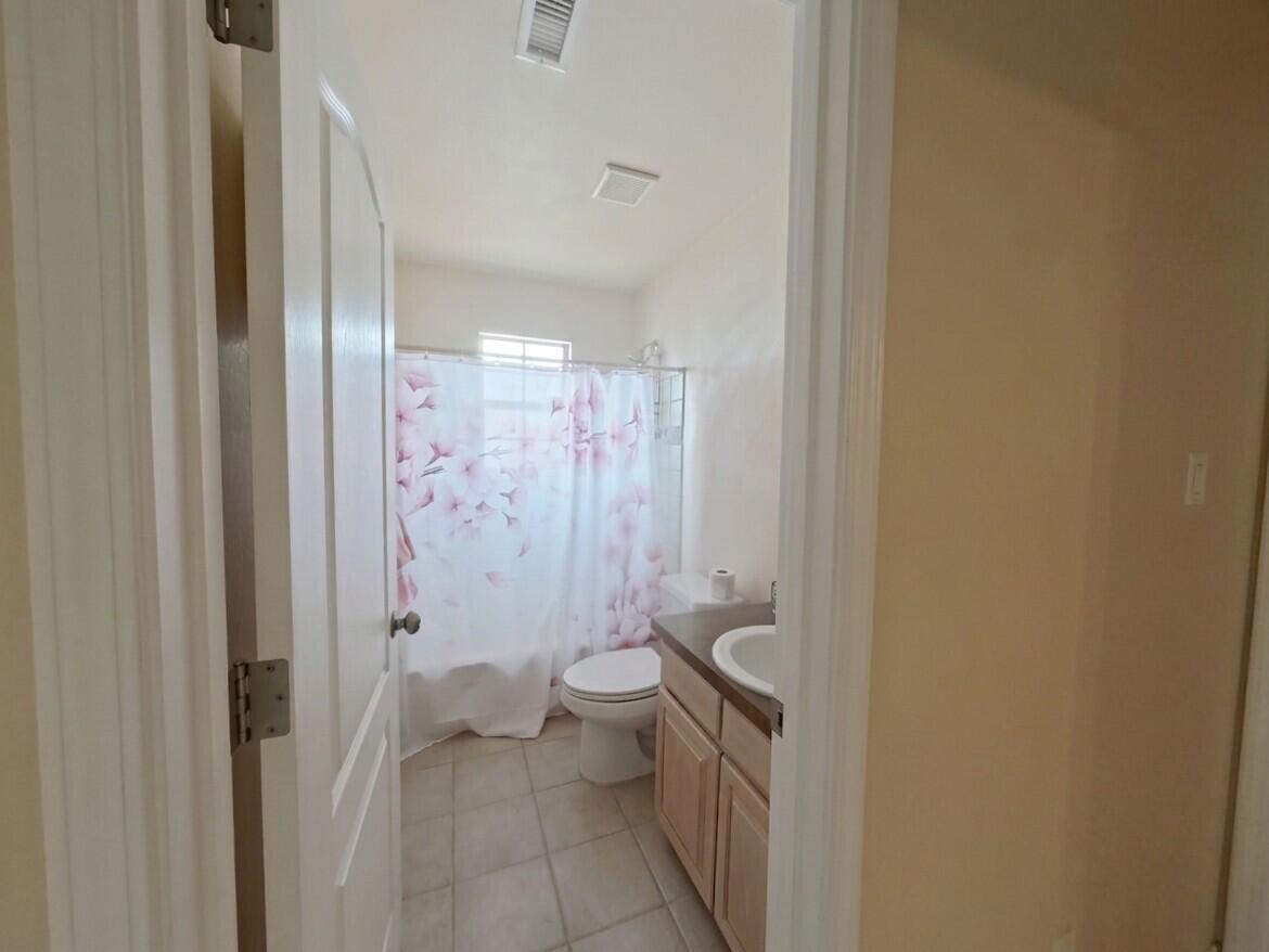 Photo 7 — 1107 Harriett Street