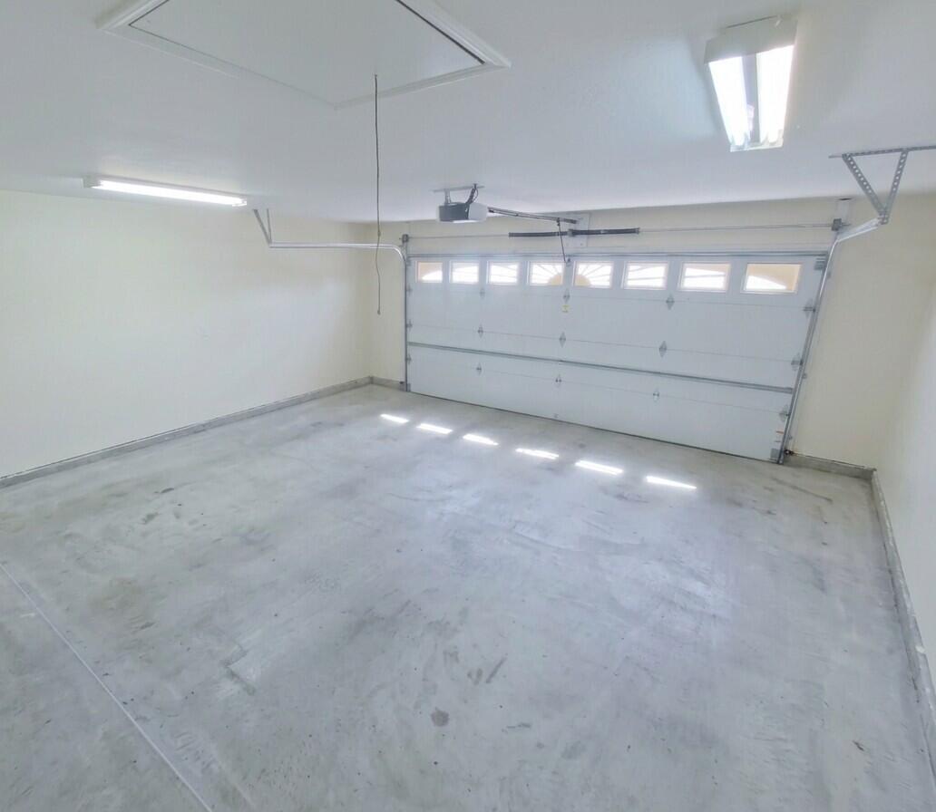 Photo 8 — 1107 Harriett Street