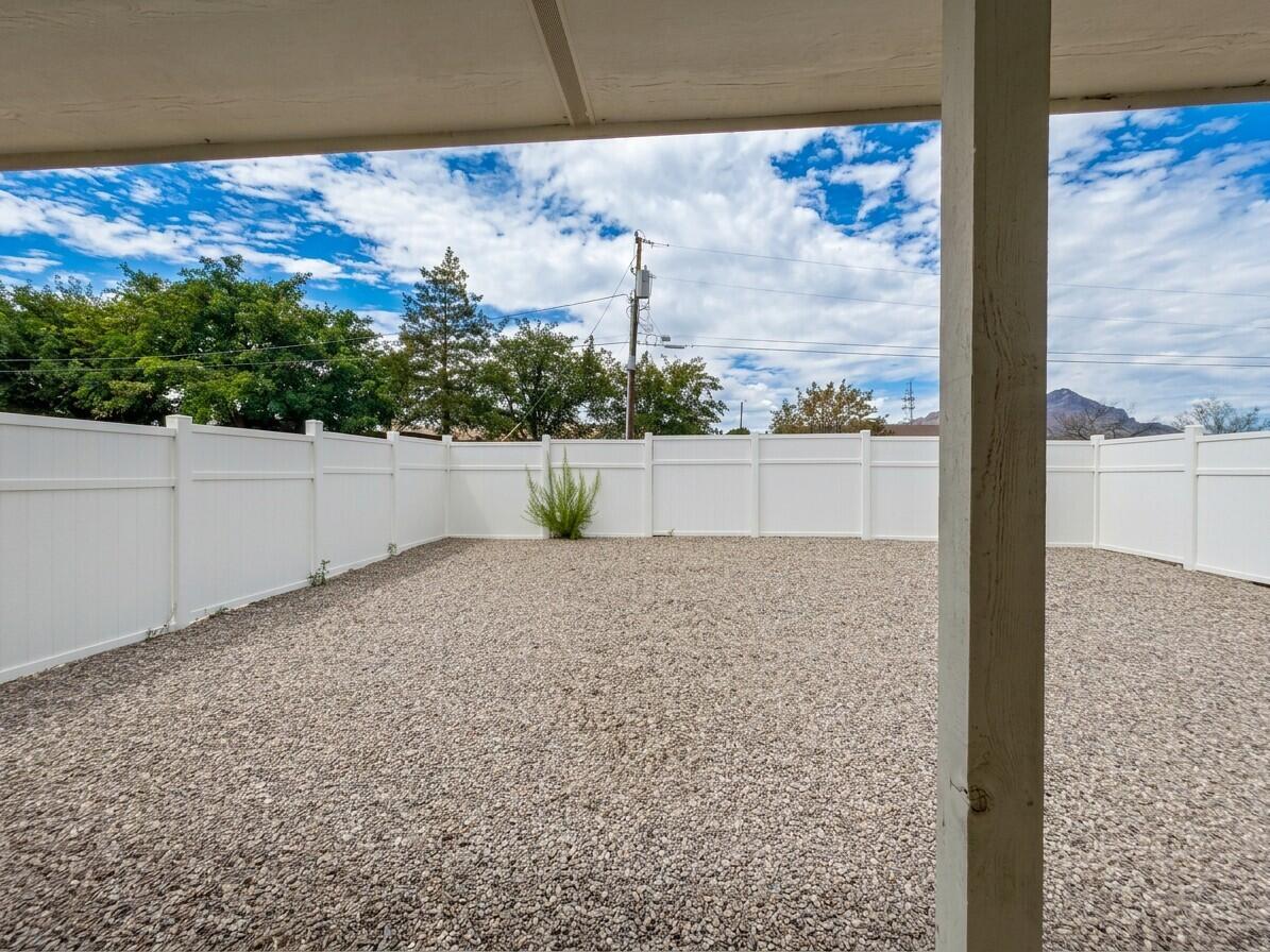 Photo 9 — 1107 Harriett Street