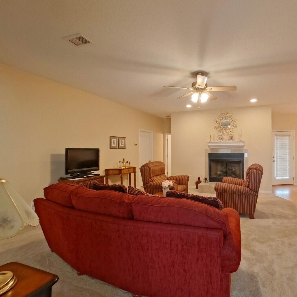 Photo 13 — 1107 Harriett Street
