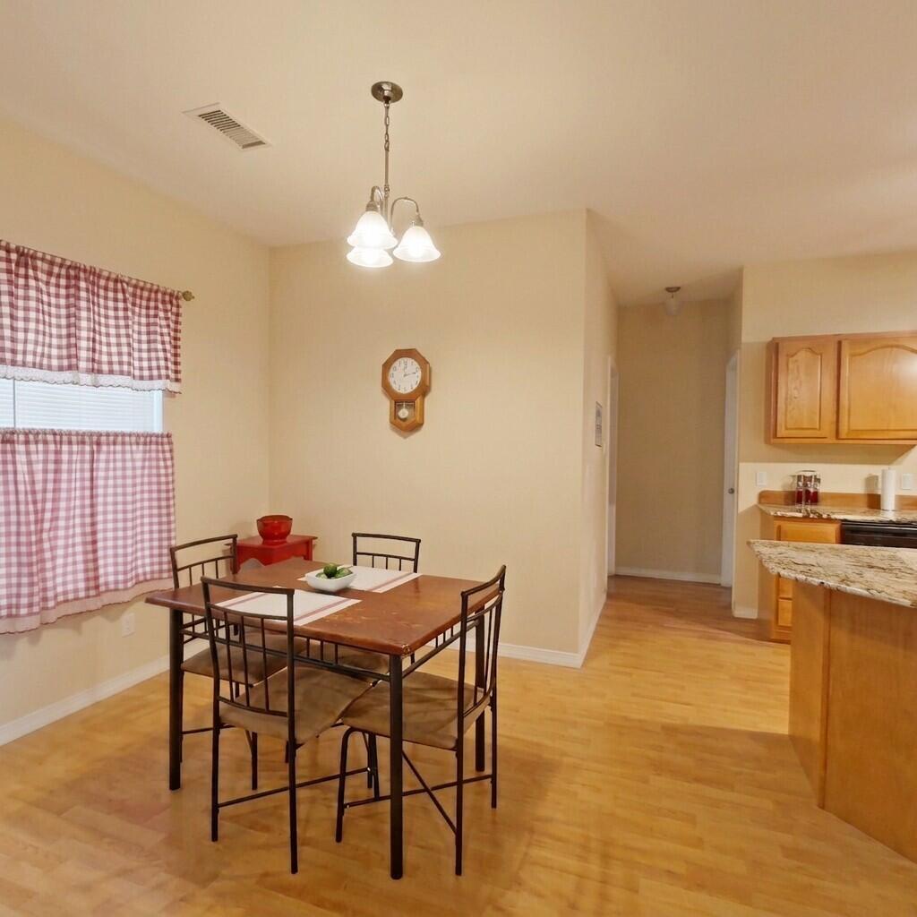 Photo 17 — 1107 Harriett Street