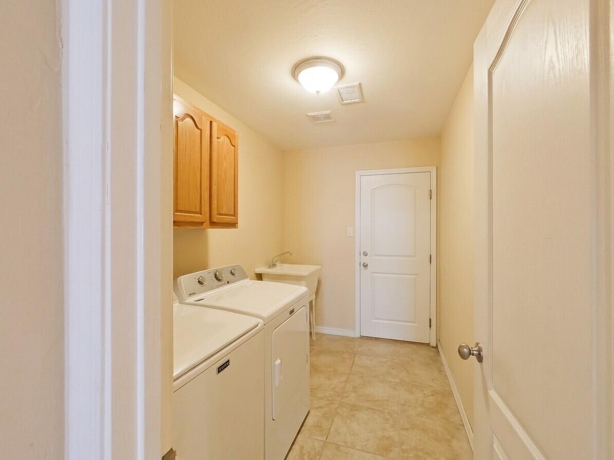 Photo 18 — 1107 Harriett Street