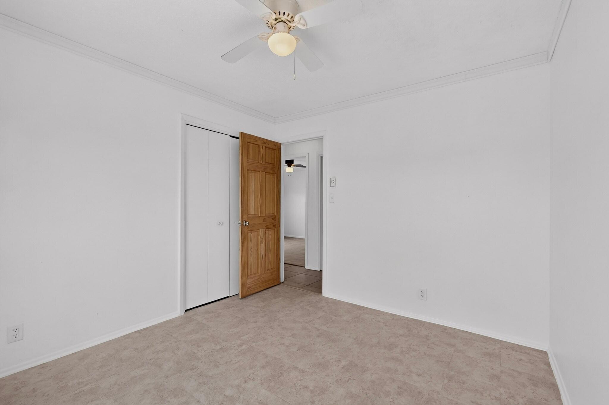 Photo 15 — 6075 Redlands Road NW