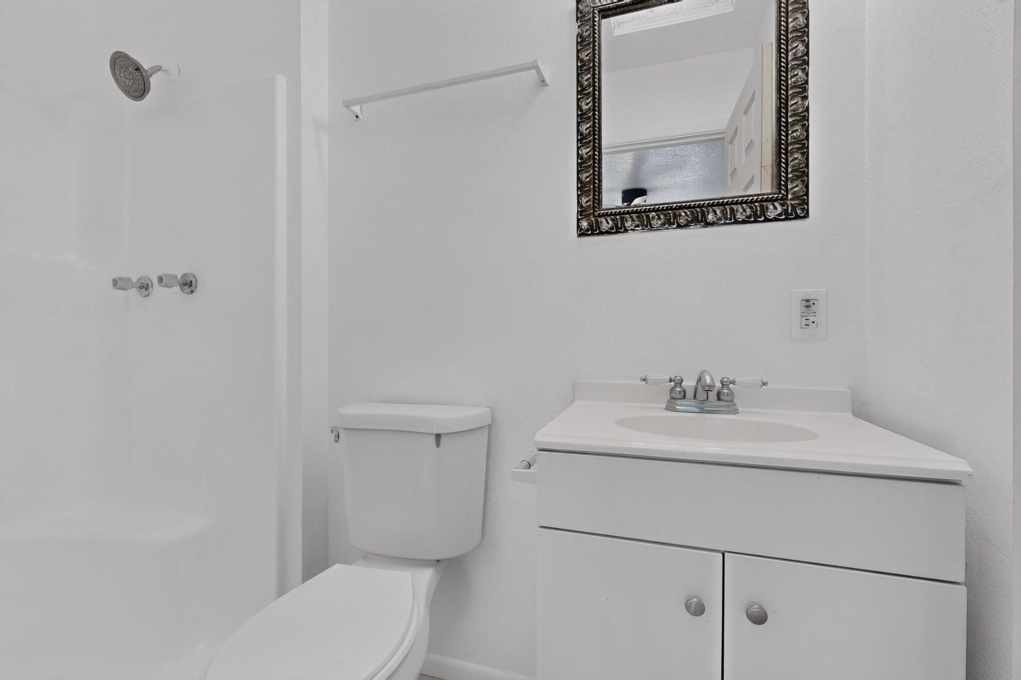Photo 13 — 6075 Redlands Road NW
