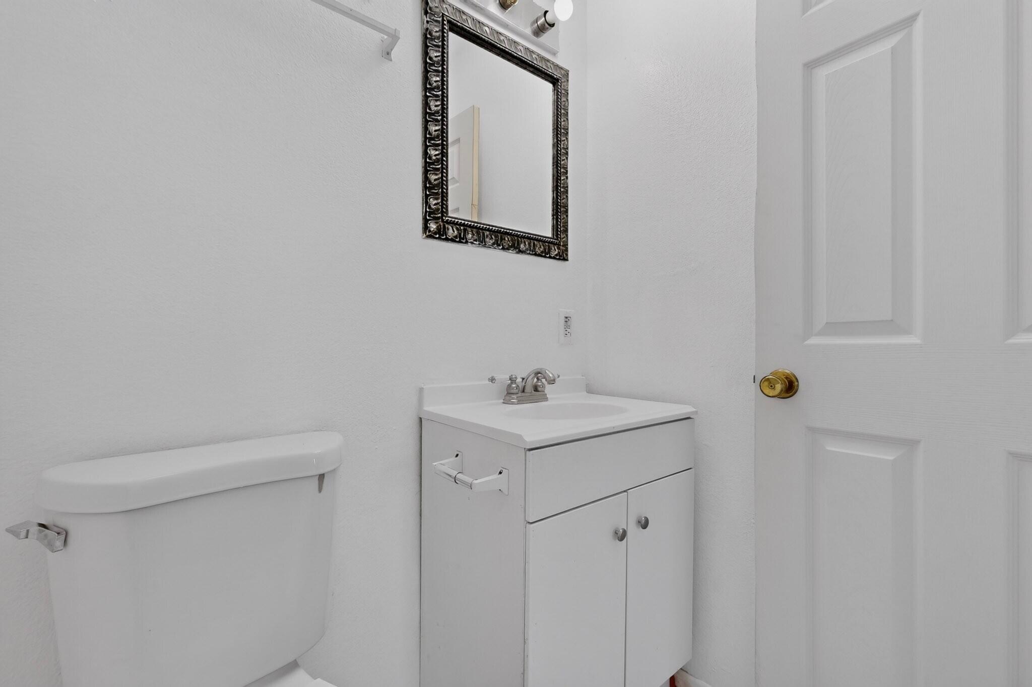 Photo 12 — 6075 Redlands Road NW