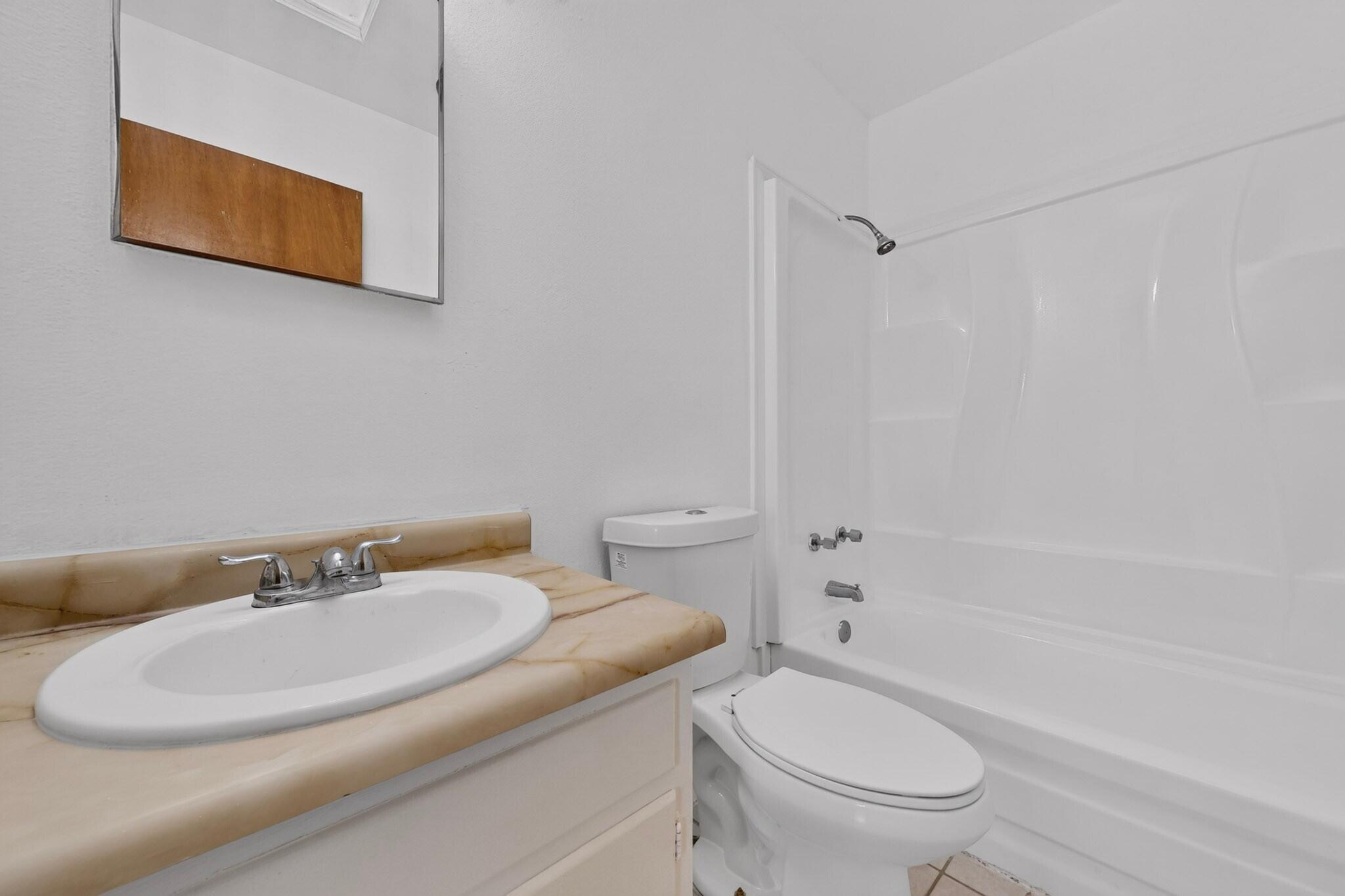 Photo 10 — 6075 Redlands Road NW