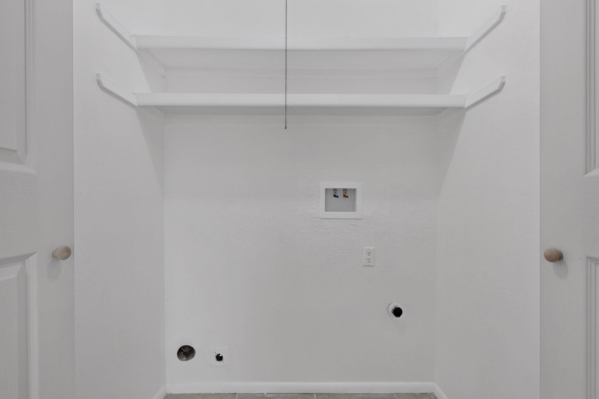Photo 9 — 6075 Redlands Road NW