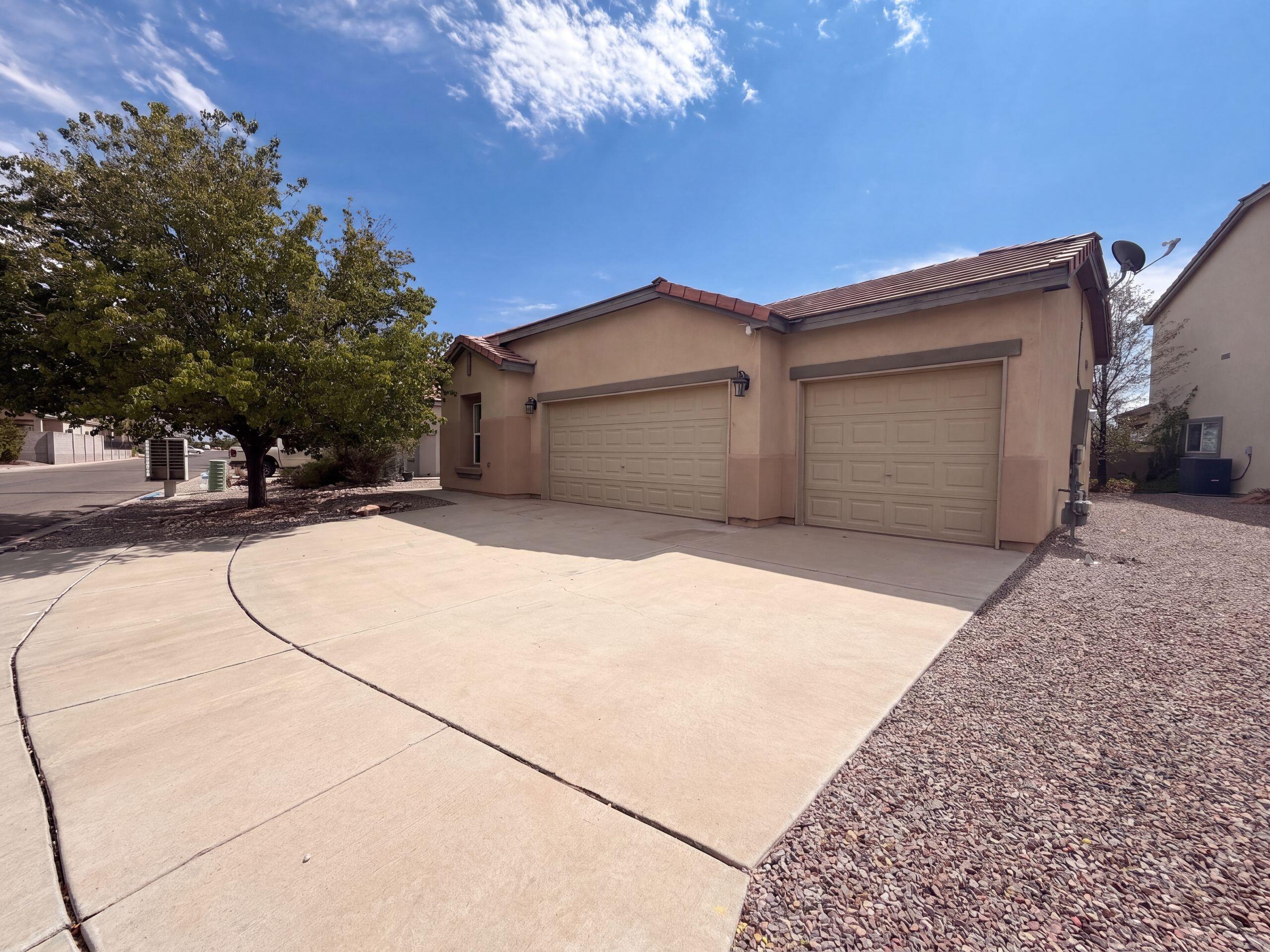 696 Troon Drive SE, Rio Rancho, NM 87124