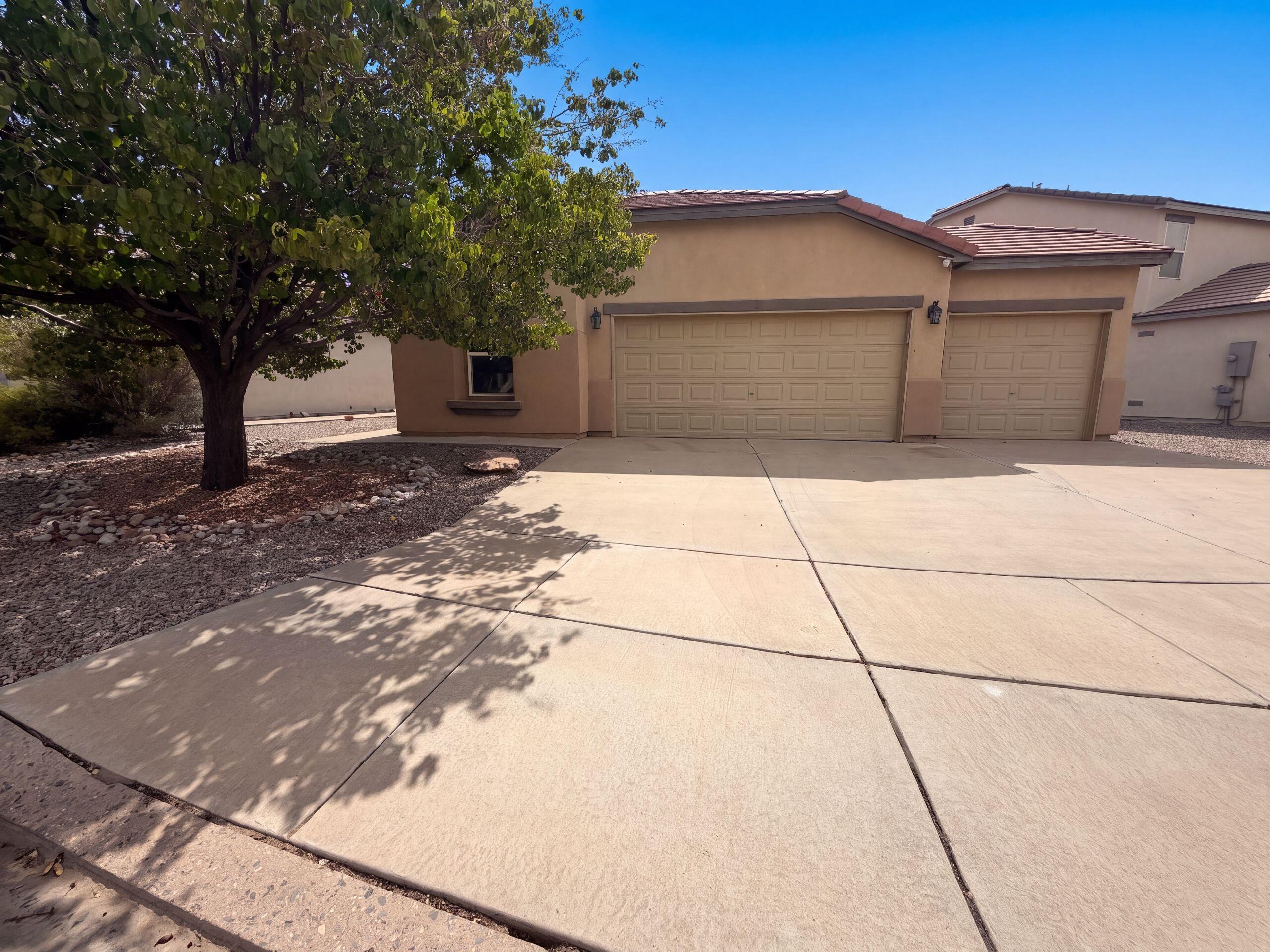 Photo 19 — 696 Troon Drive SE