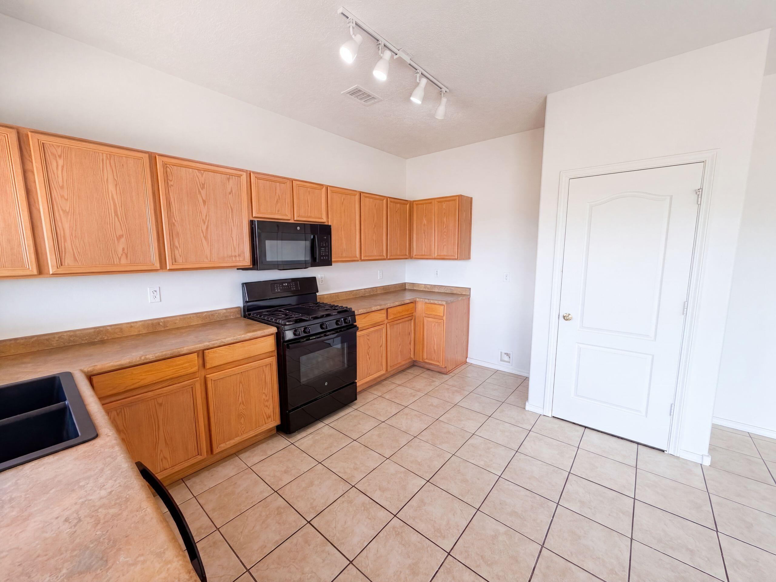 Photo 16 — 696 Troon Drive SE