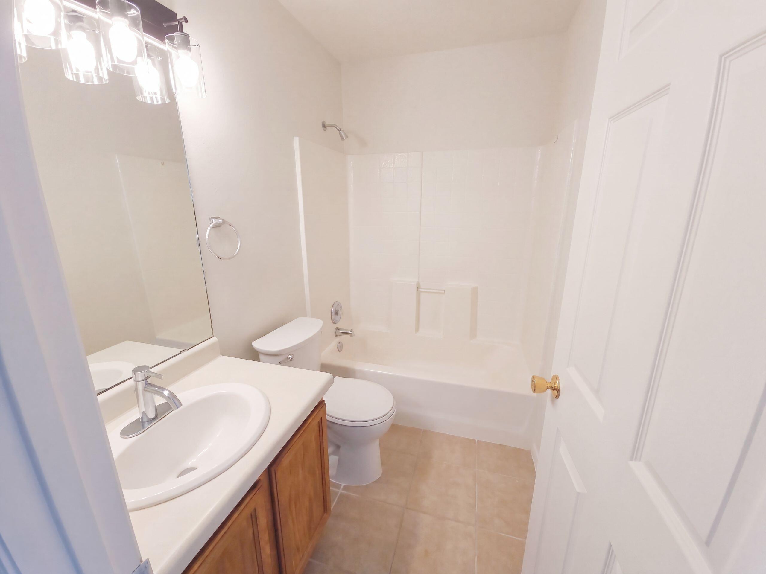 Photo 13 — 5051 27th Avenue NE