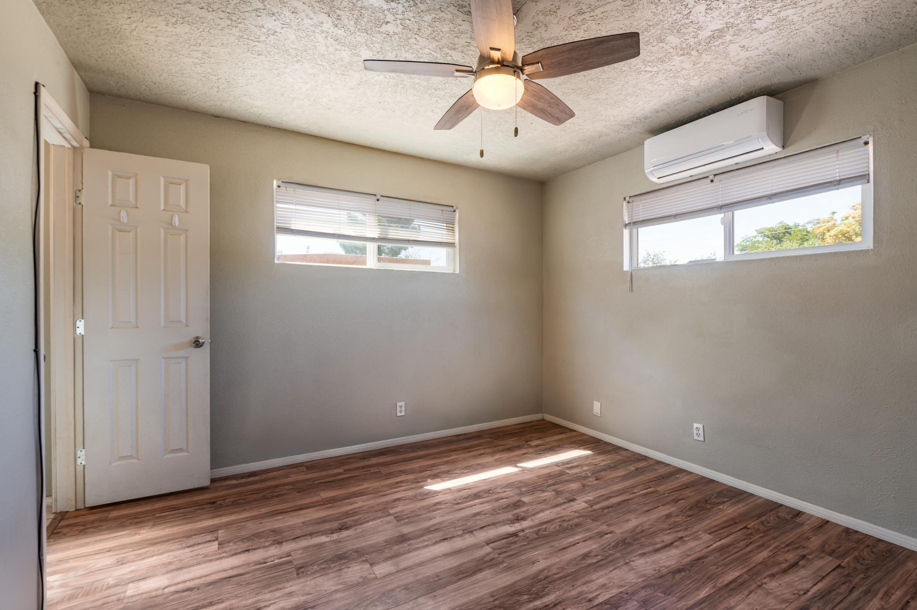 Photo 11 — 2713 Morris Street NE