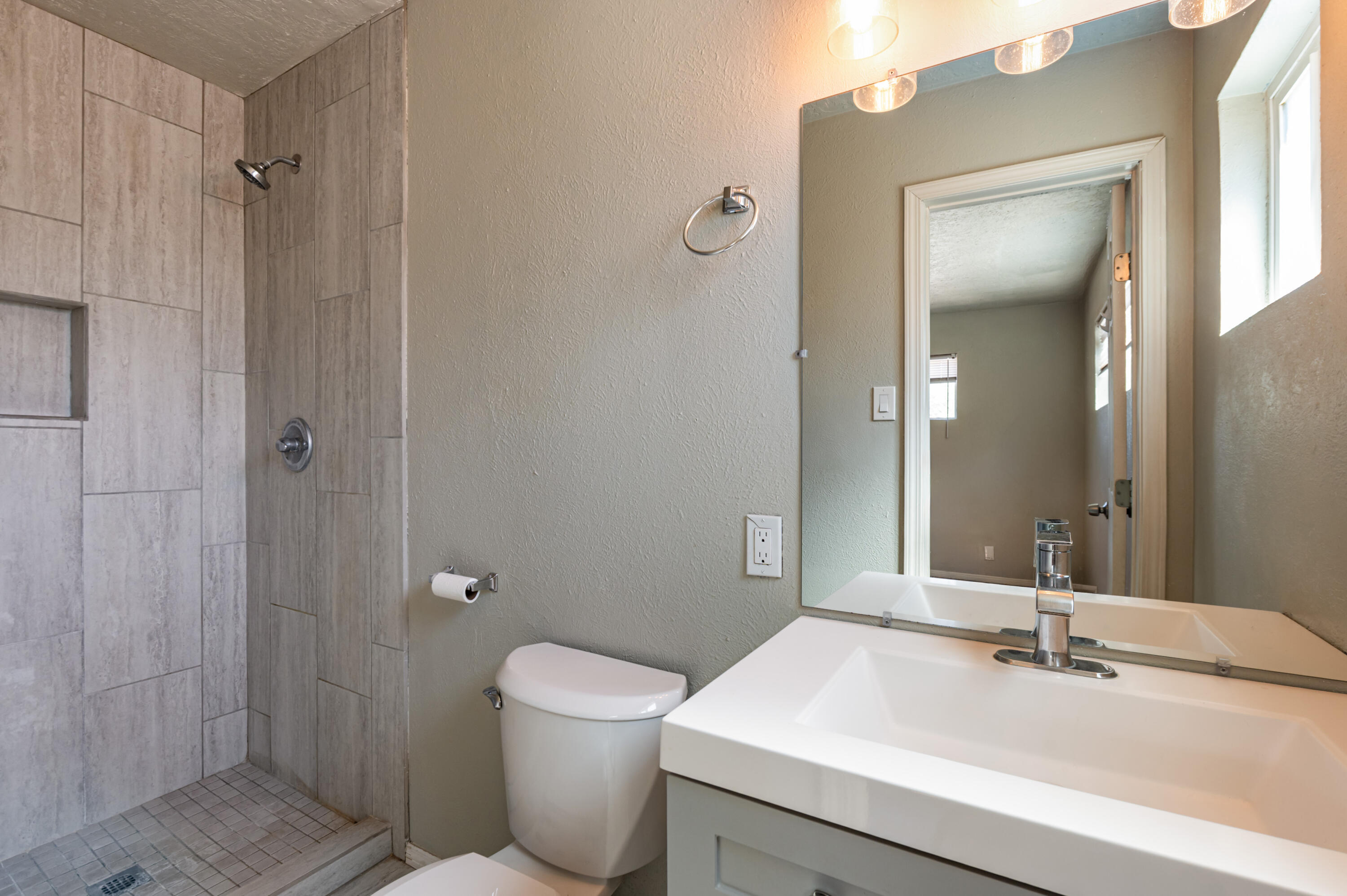 Photo 9 — 2713 Morris Street NE