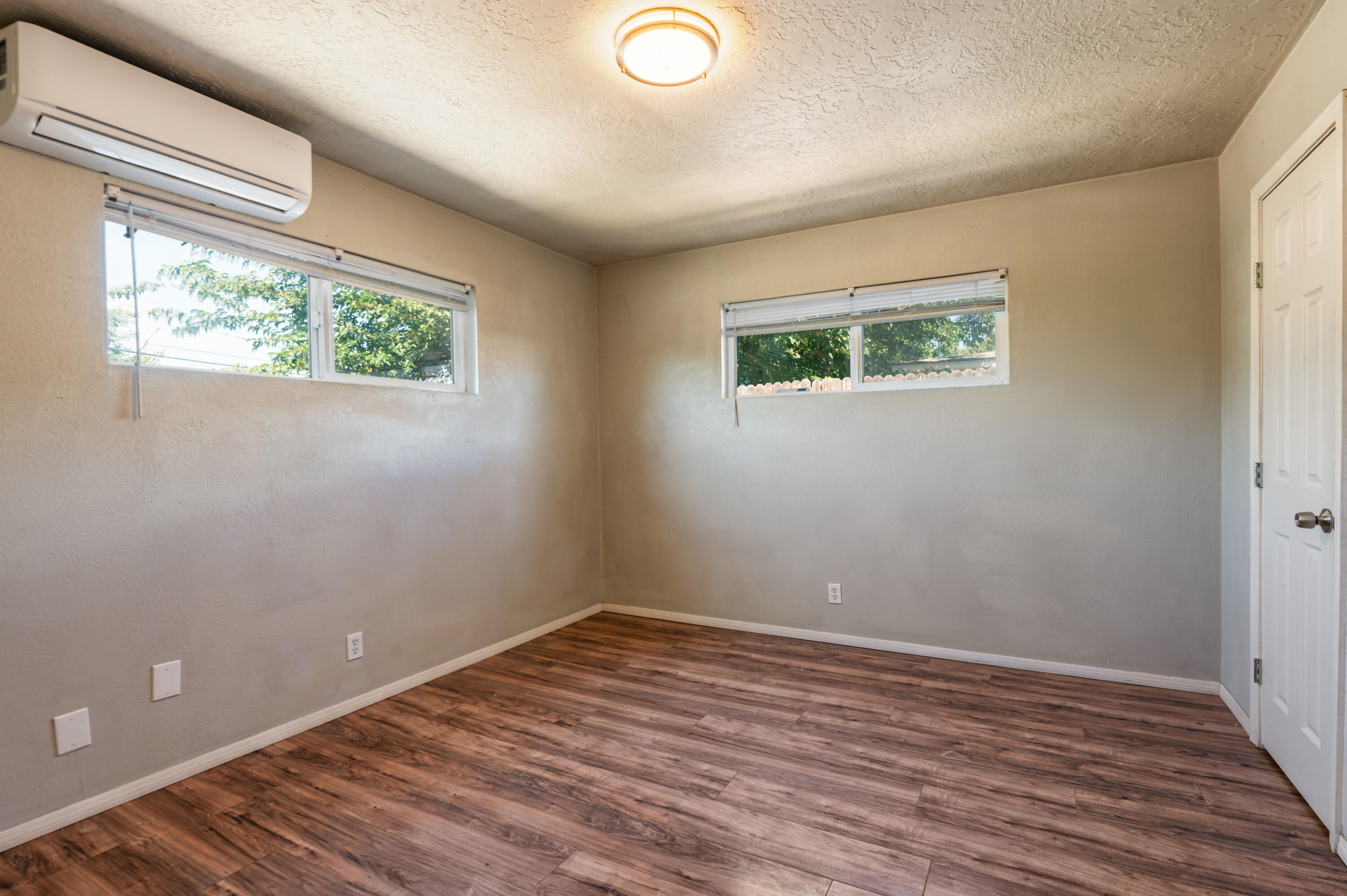 Photo 8 — 2713 Morris Street NE