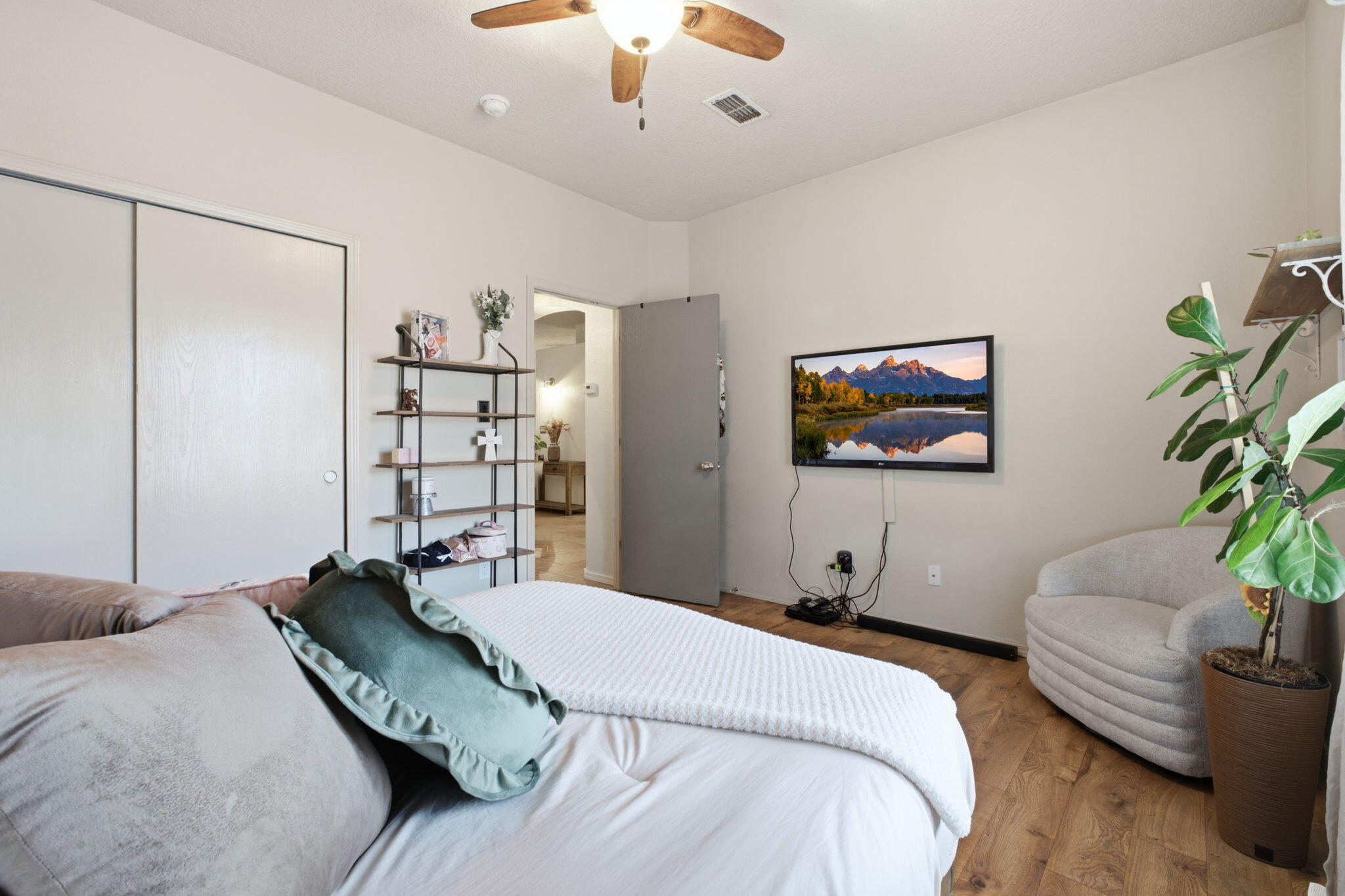 Photo 2 — 6548 Cliff Dweller Road NW
