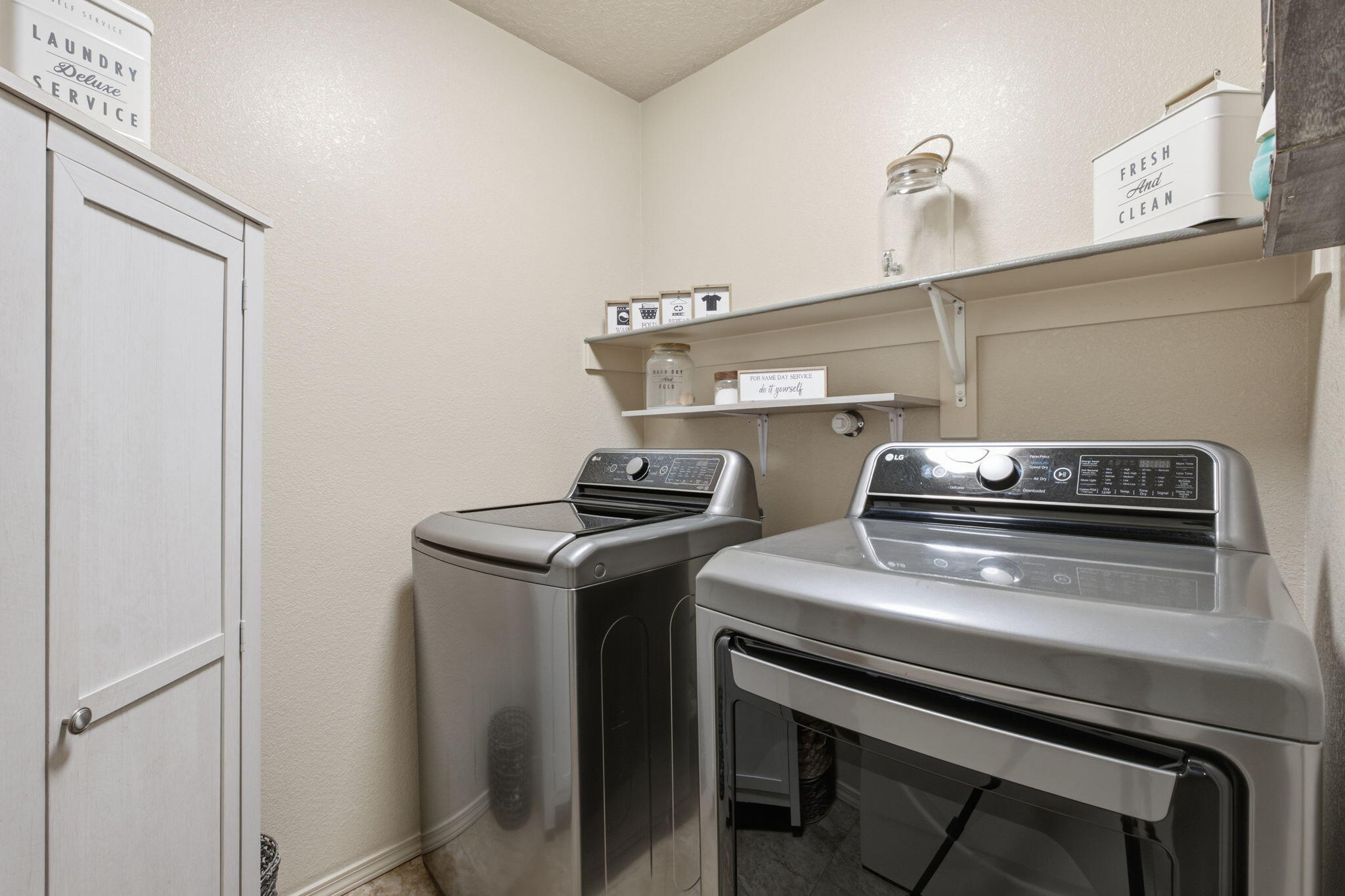 Photo 7 — 6548 Cliff Dweller Road NW