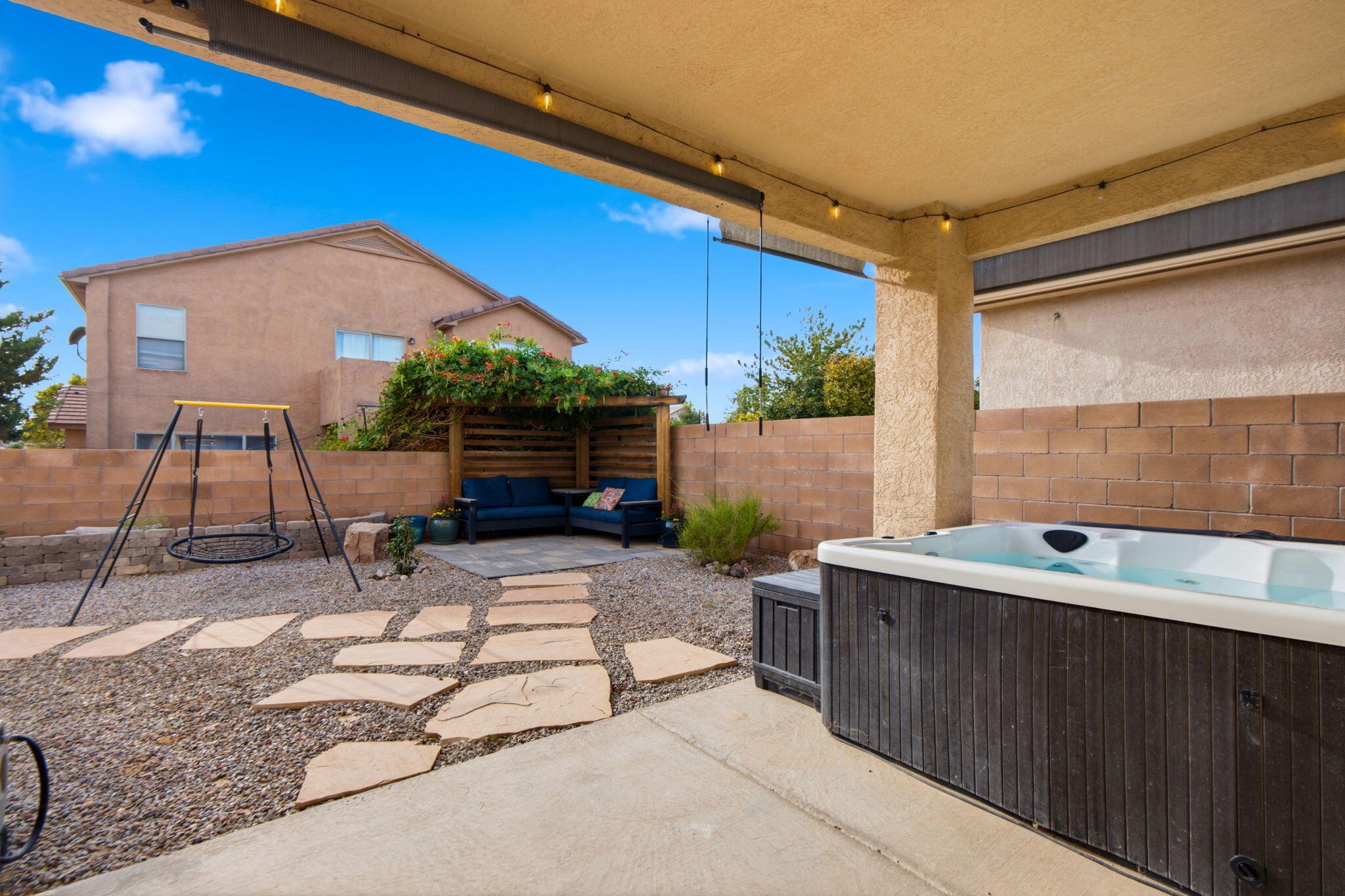 Photo 2 — 1405 Ducale Drive SE