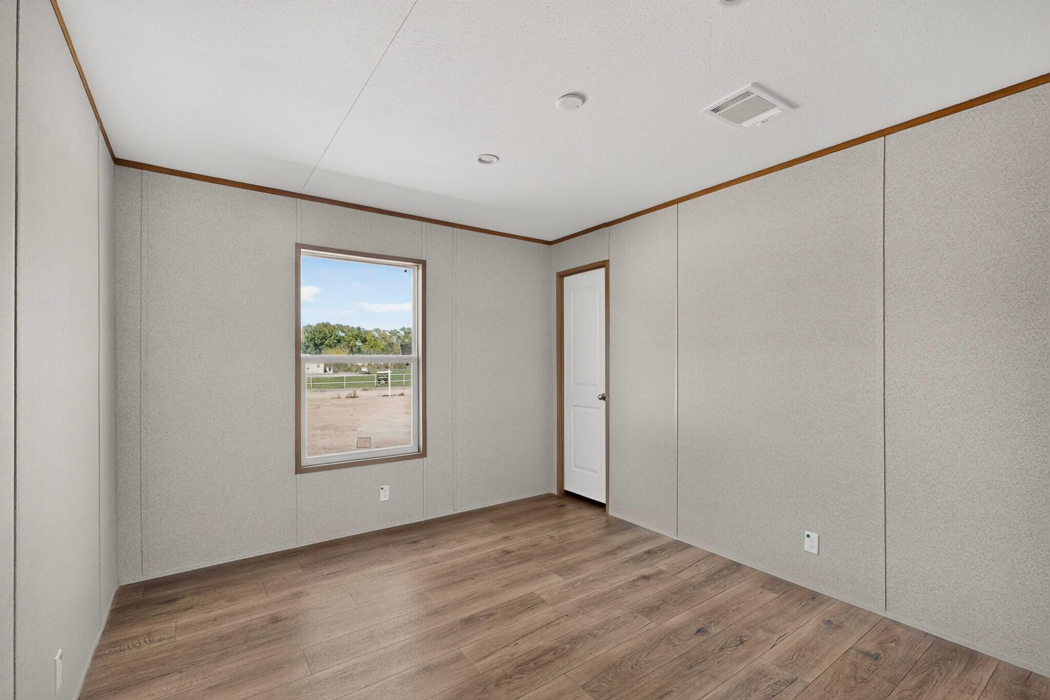 Photo 4 — 241 Crownover Road NW