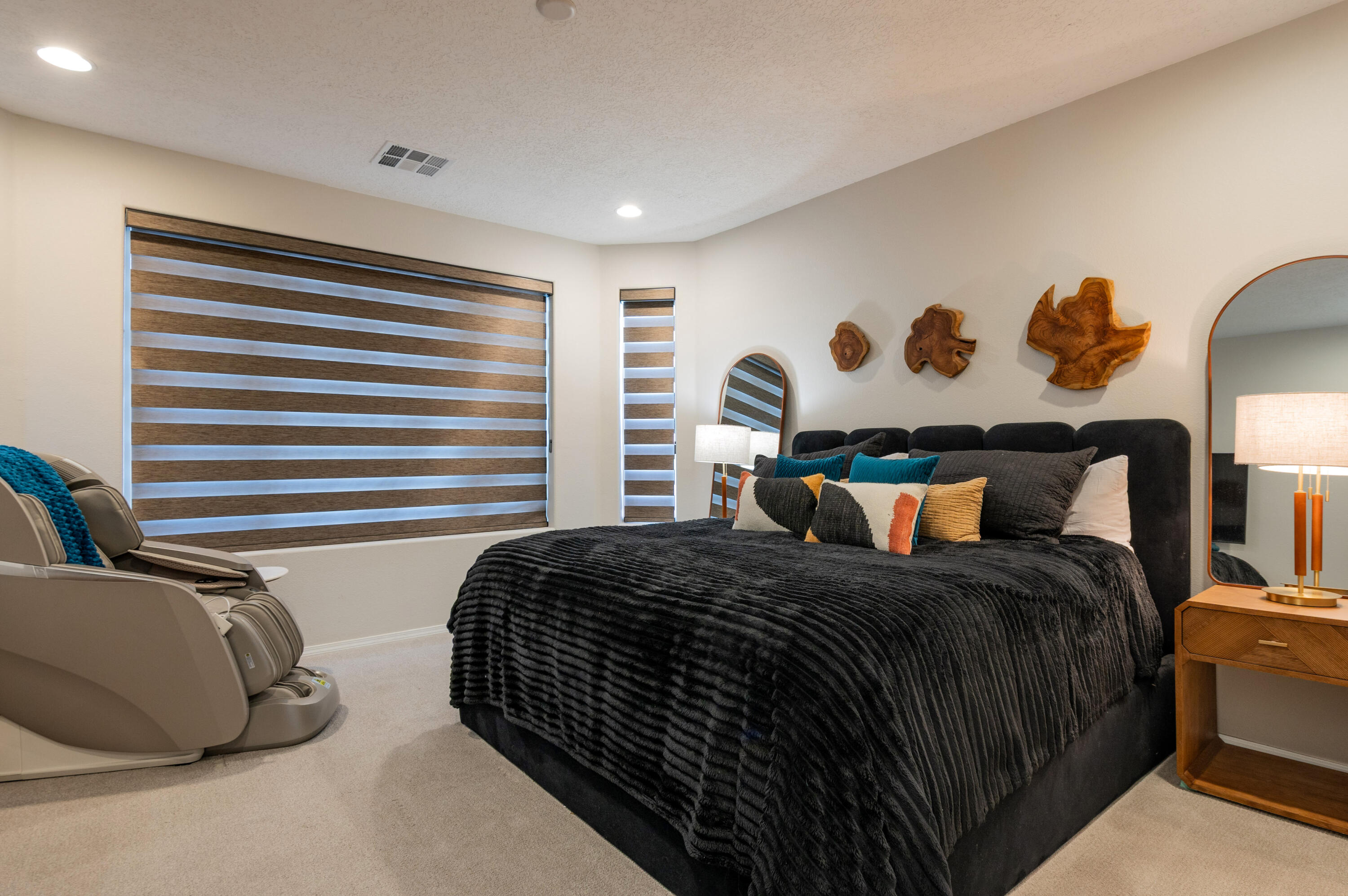 Photo 2 — 700 Cuarzo Road SE